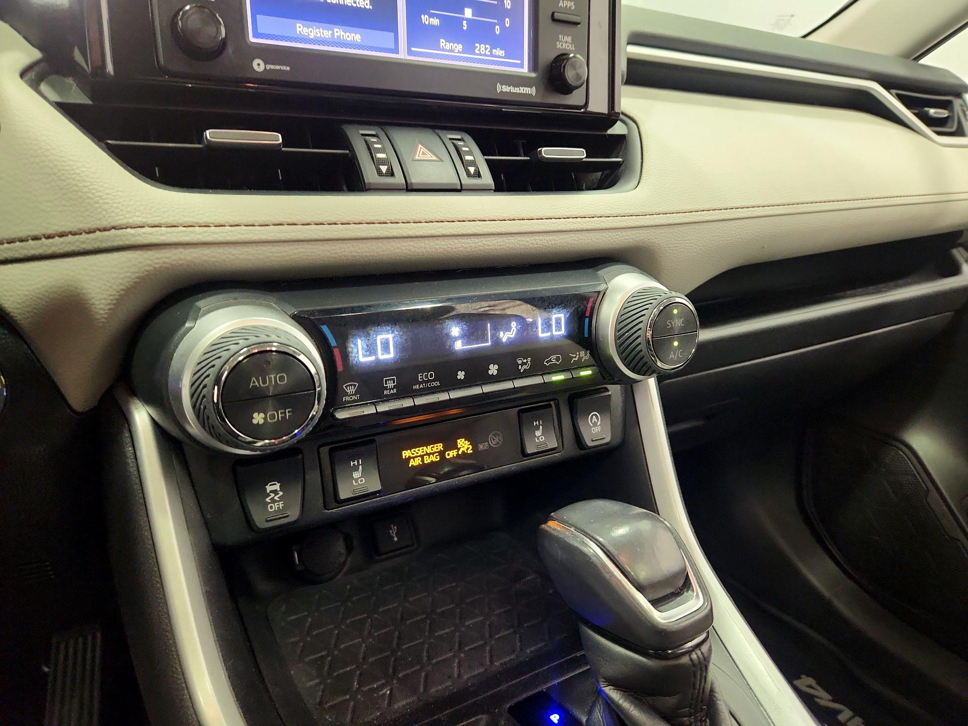 Thumbnail: 2020 Toyota RAV4 - 16