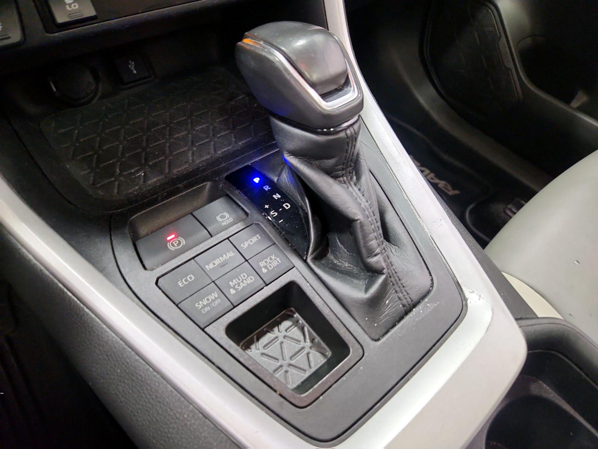 Thumbnail: 2020 Toyota RAV4 - 17