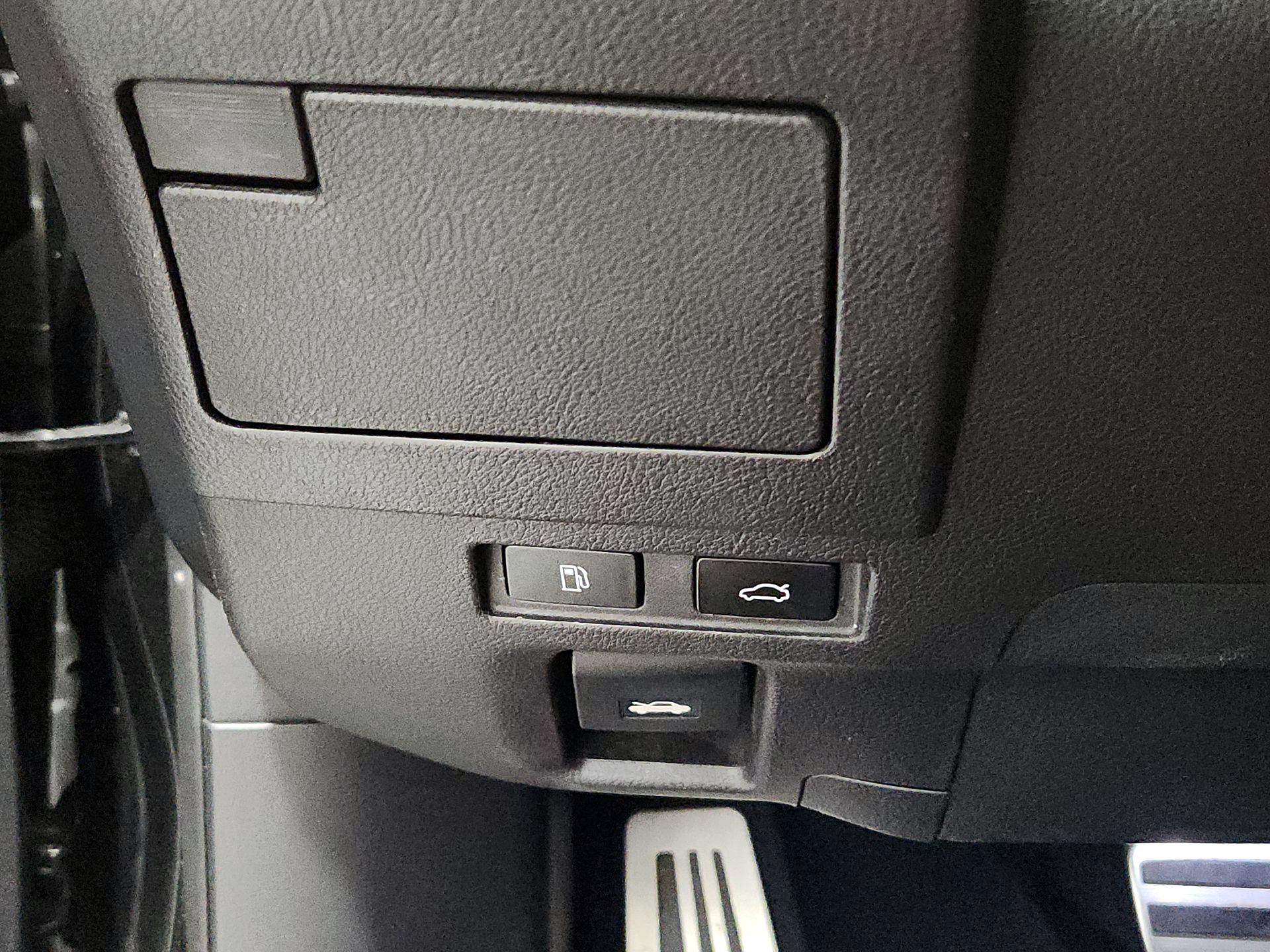 Thumbnail: 2020 Lexus ES - 13