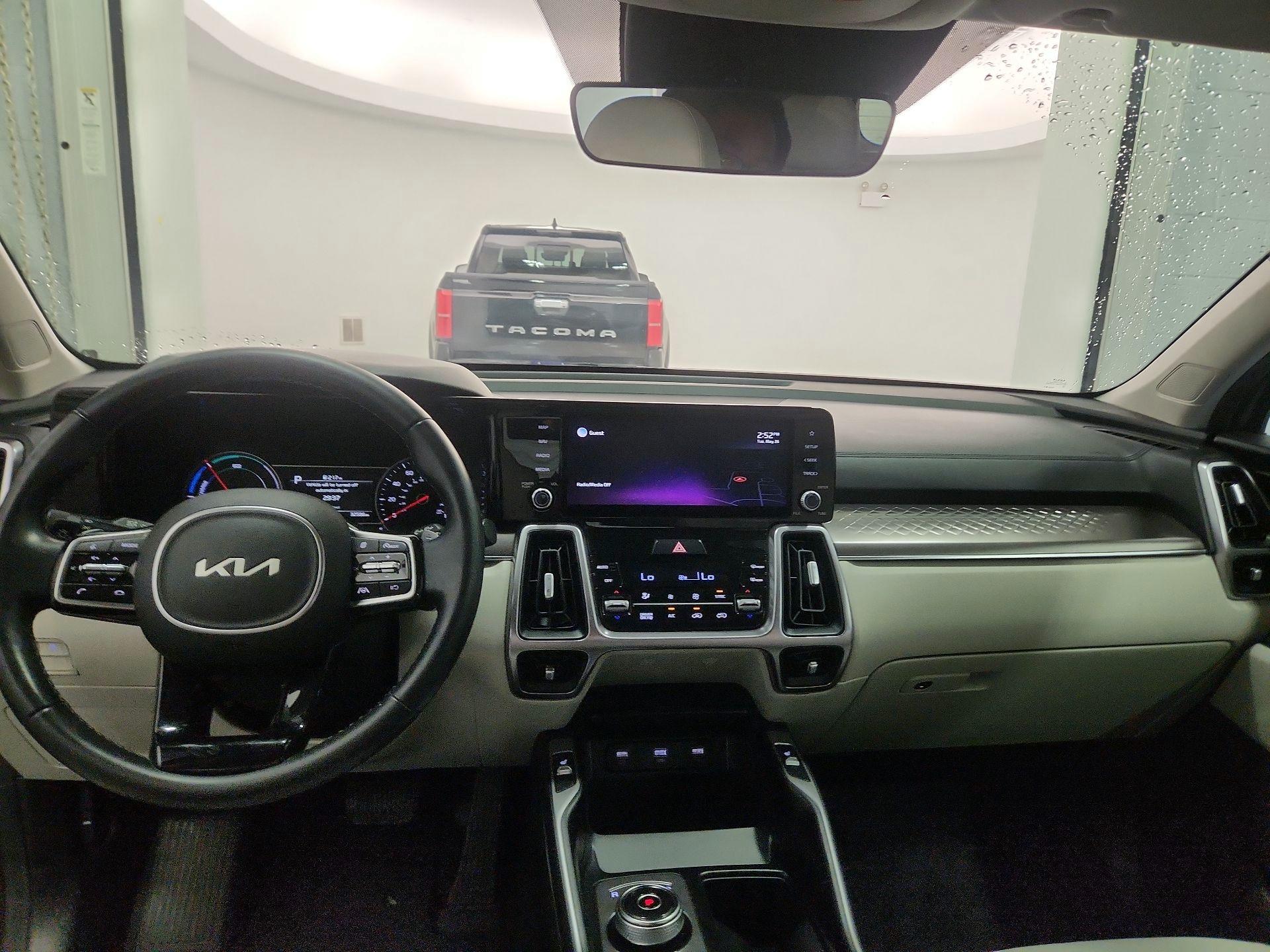 Thumbnail: 2022 Kia Sorento - 9