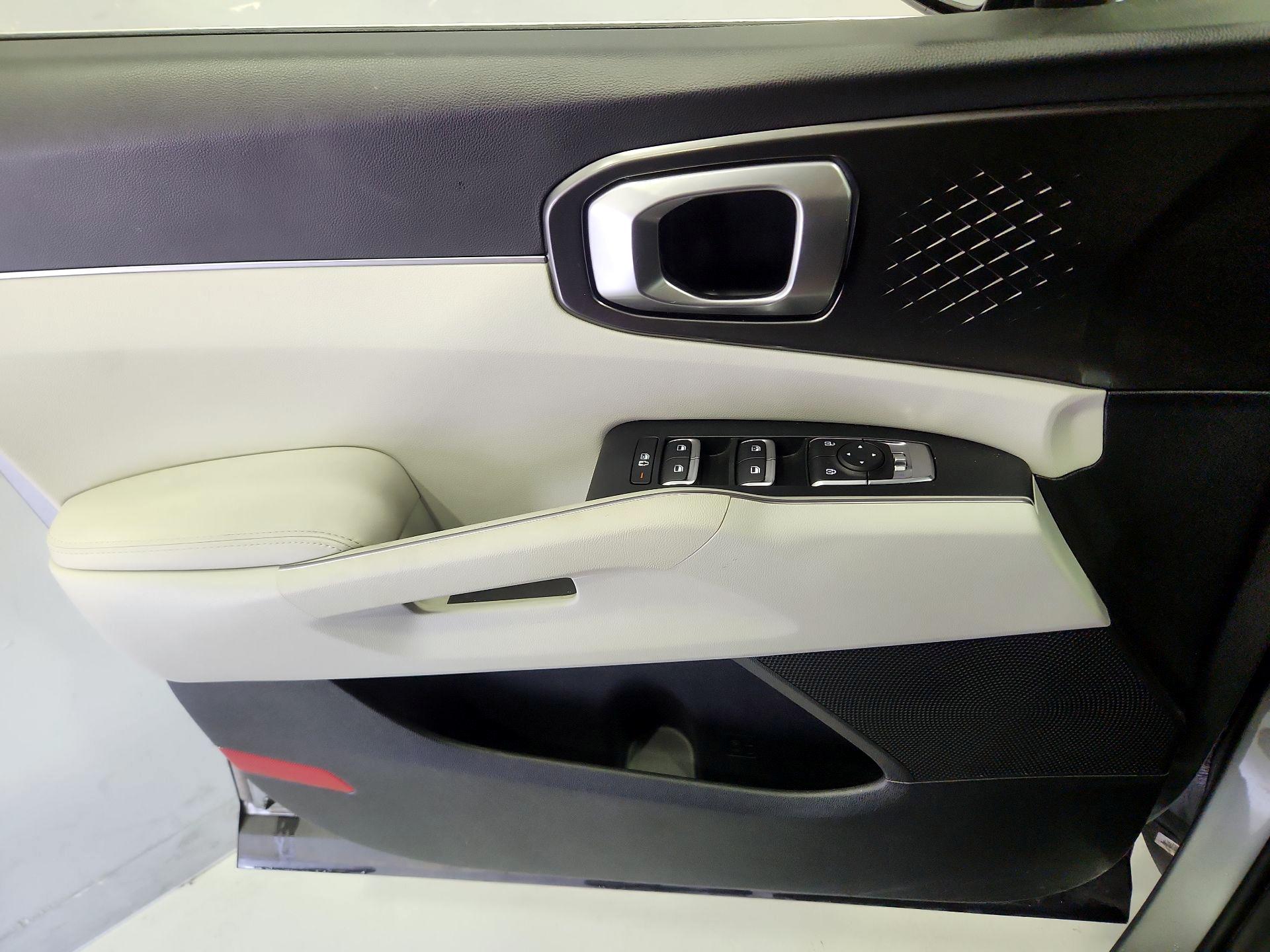 Thumbnail: 2022 Kia Sorento - 12