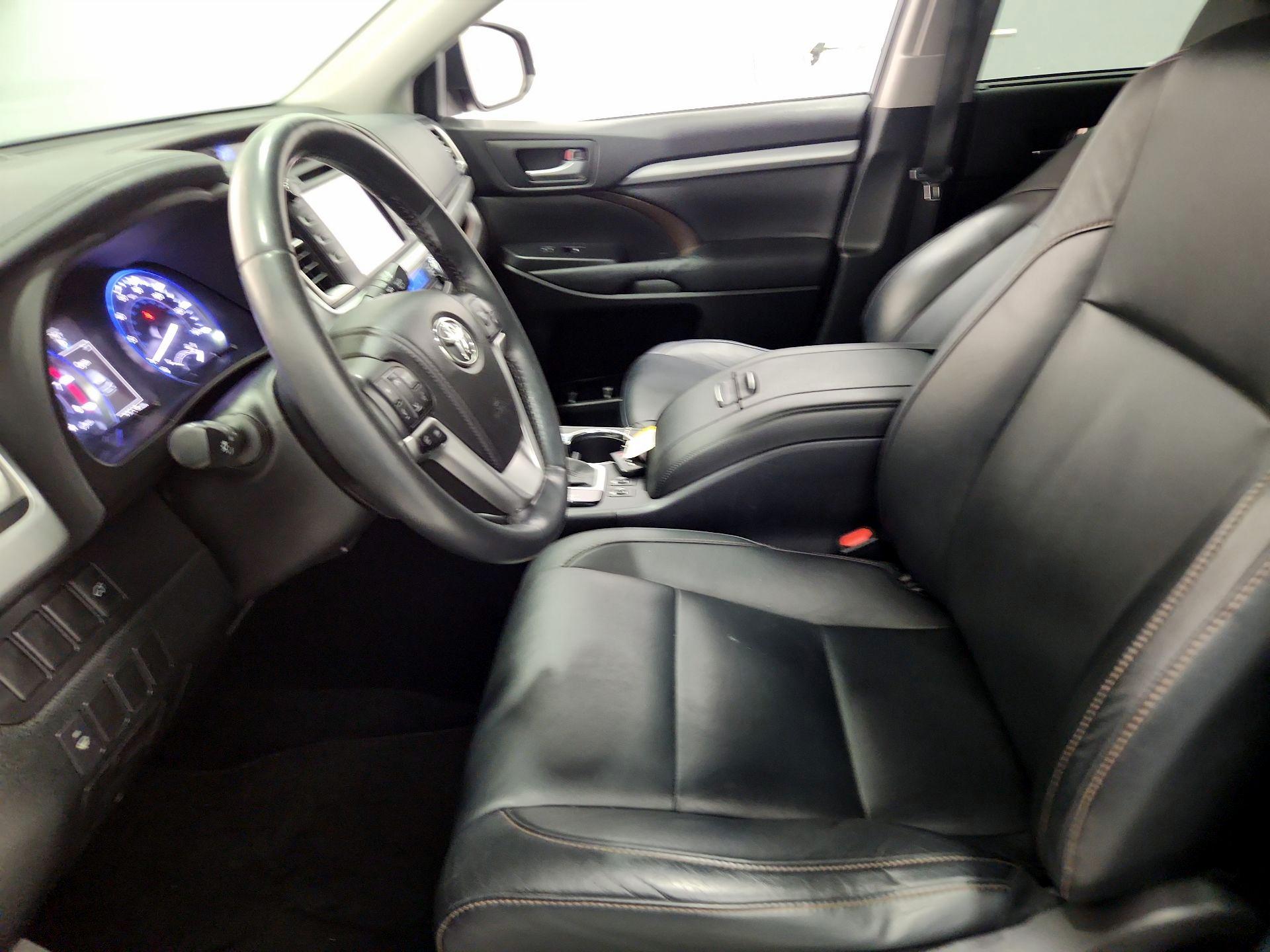 Thumbnail: 2014 Toyota Highlander - 11