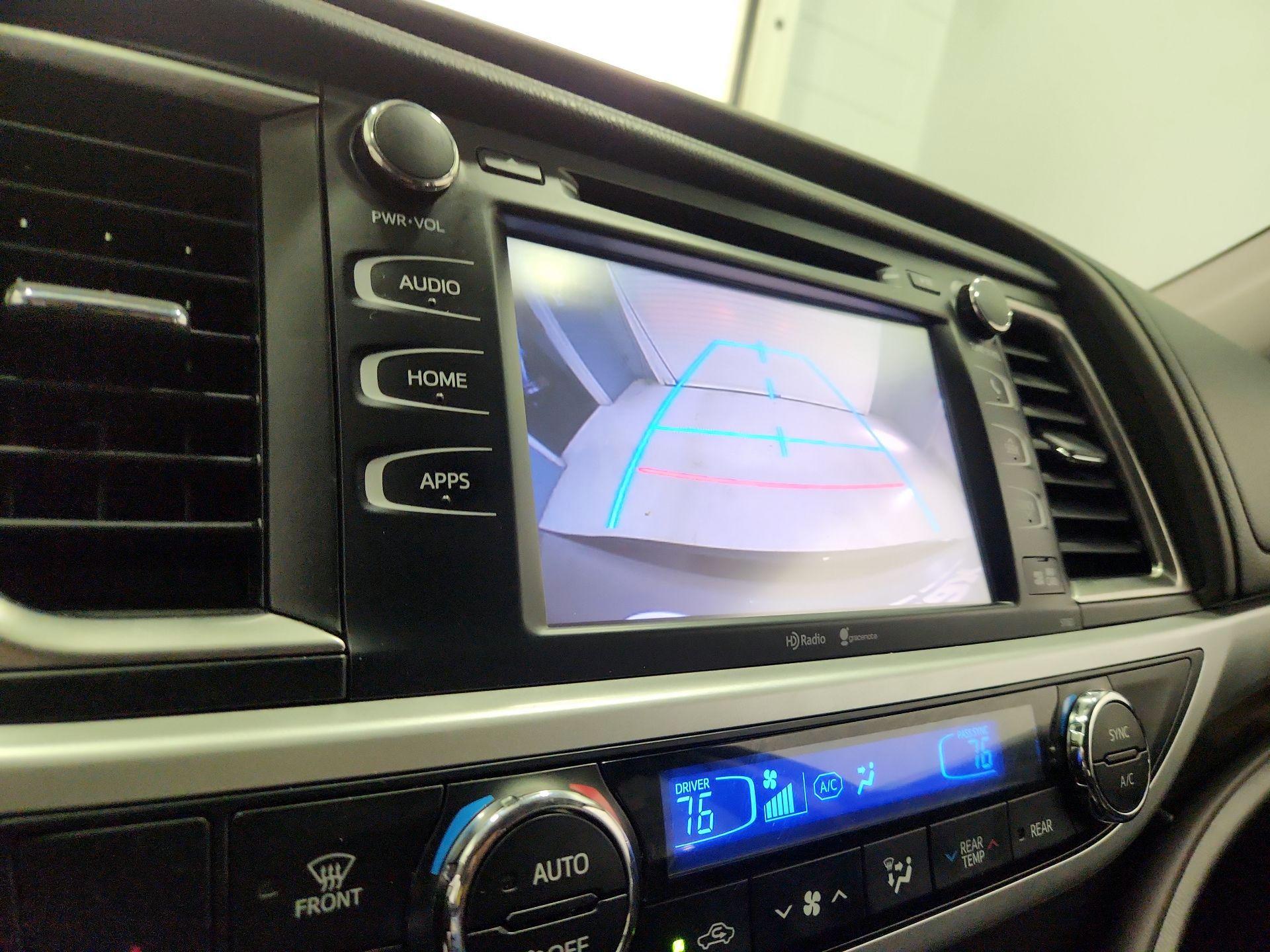 Thumbnail: 2014 Toyota Highlander - 14