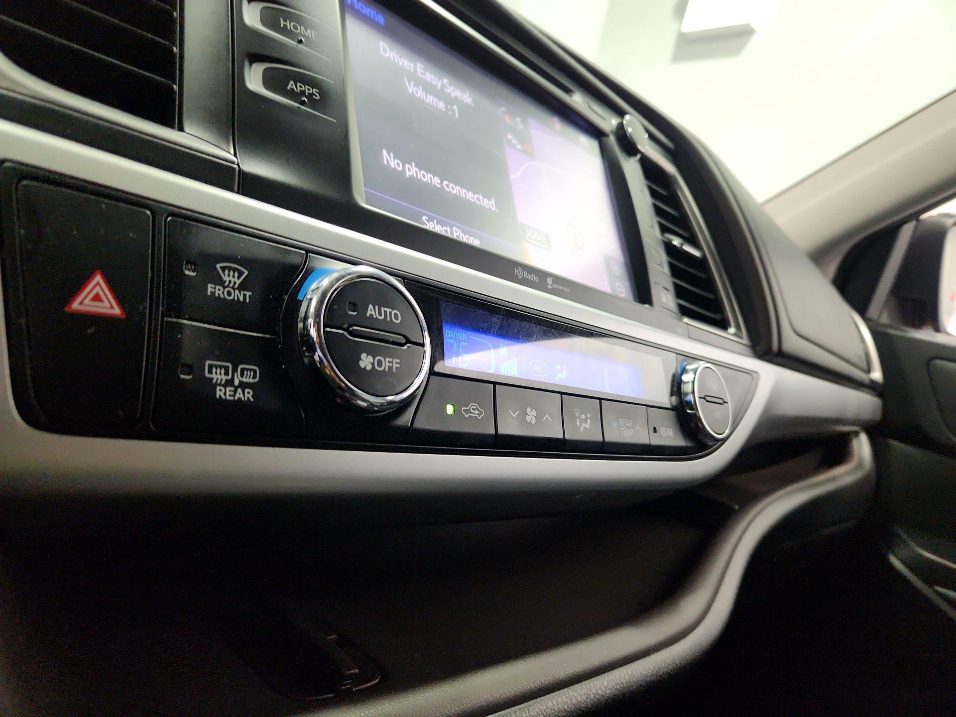 Thumbnail: 2014 Toyota Highlander - 16