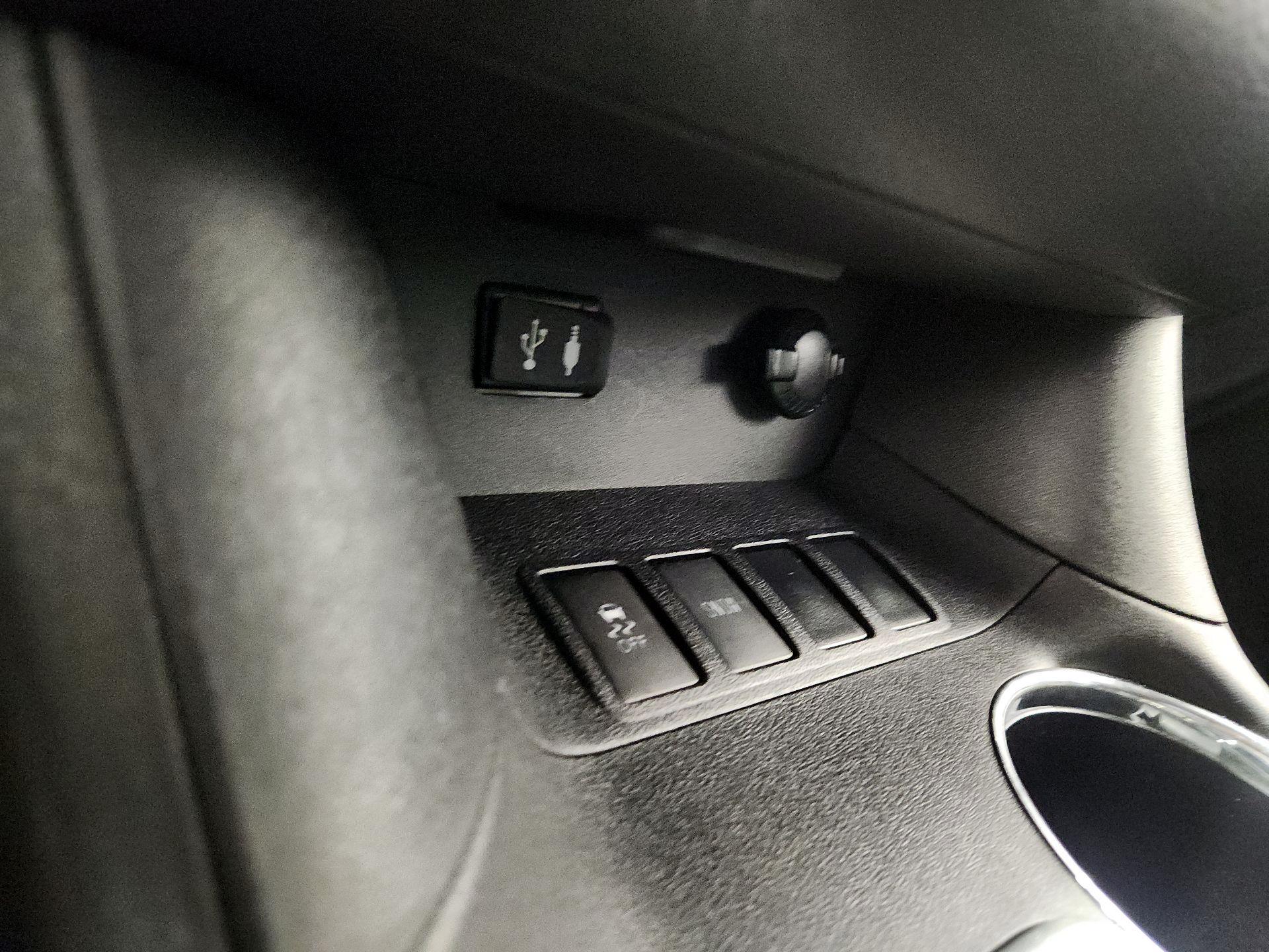 Thumbnail: 2014 Toyota Highlander - 18