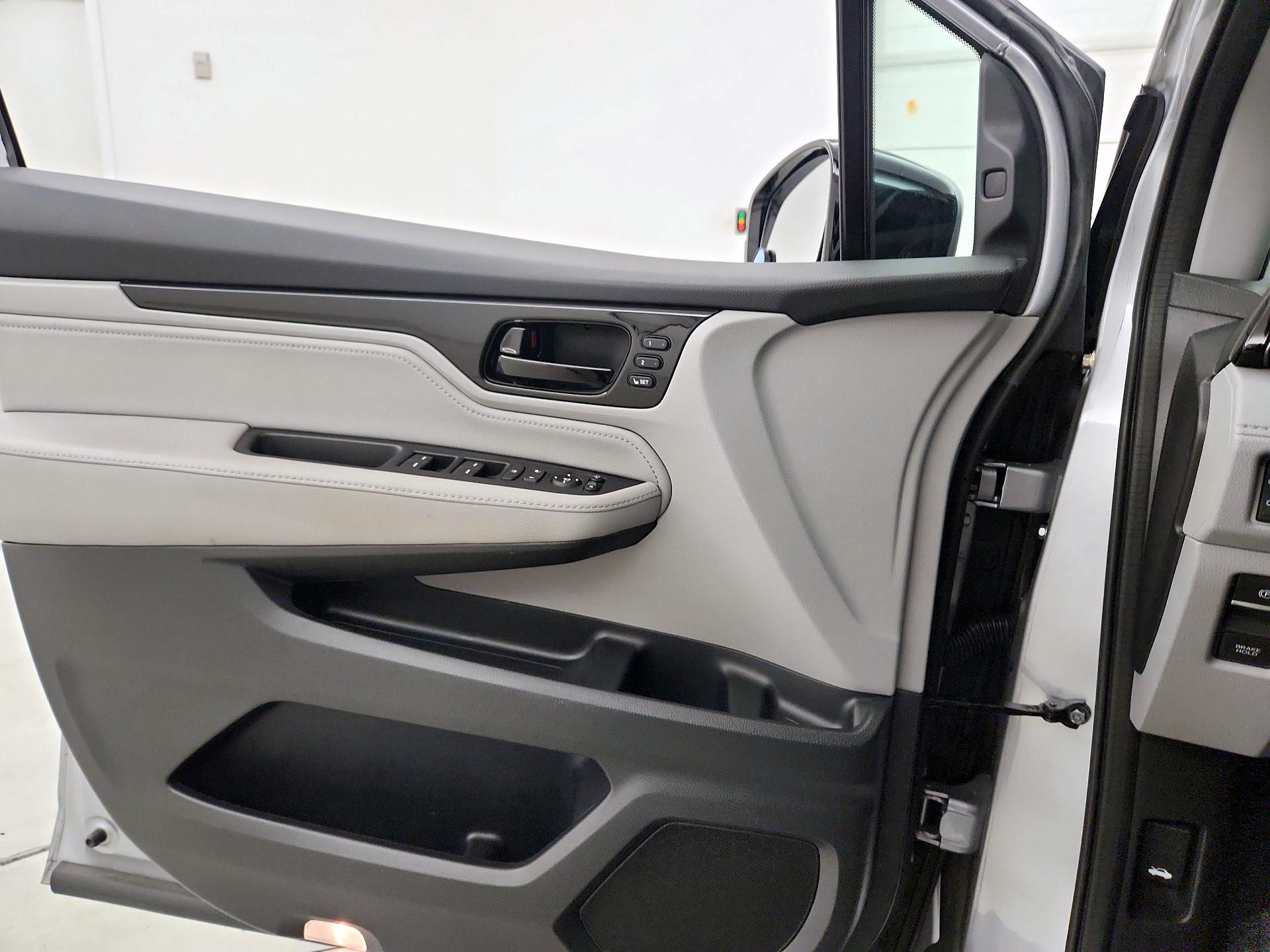 Thumbnail: 2018 Honda Odyssey - 12