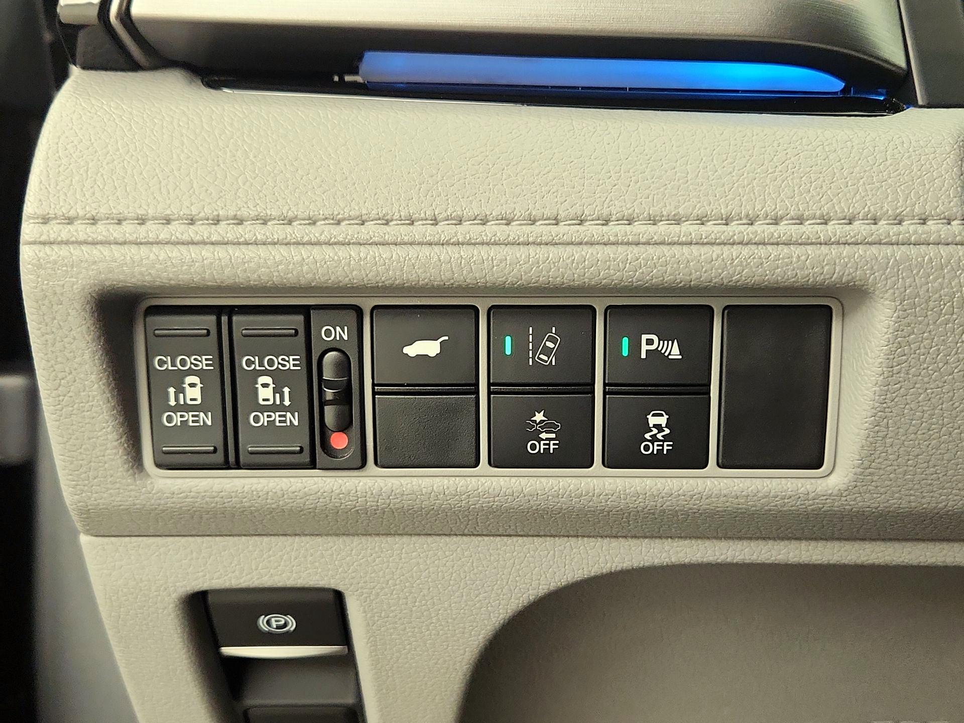 Thumbnail: 2018 Honda Odyssey - 13