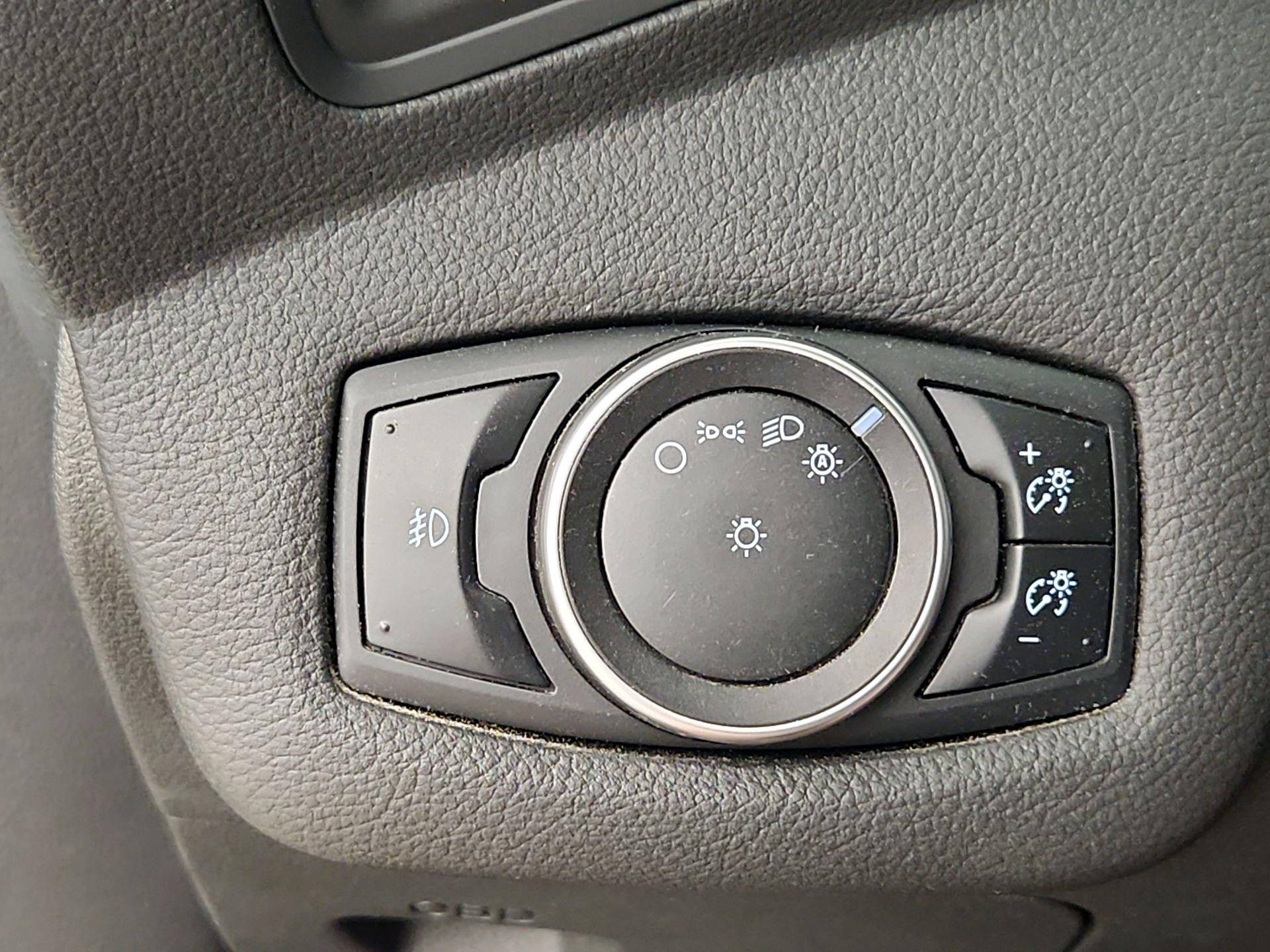 Thumbnail: 2016 Ford Escape - 13
