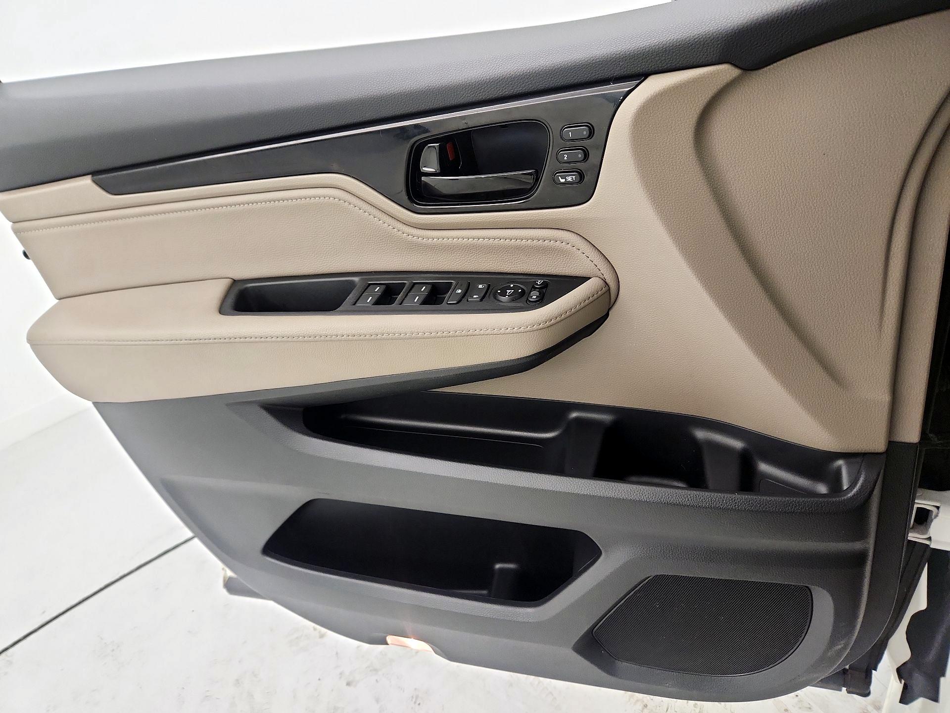 Thumbnail: 2018 Honda Odyssey - 12