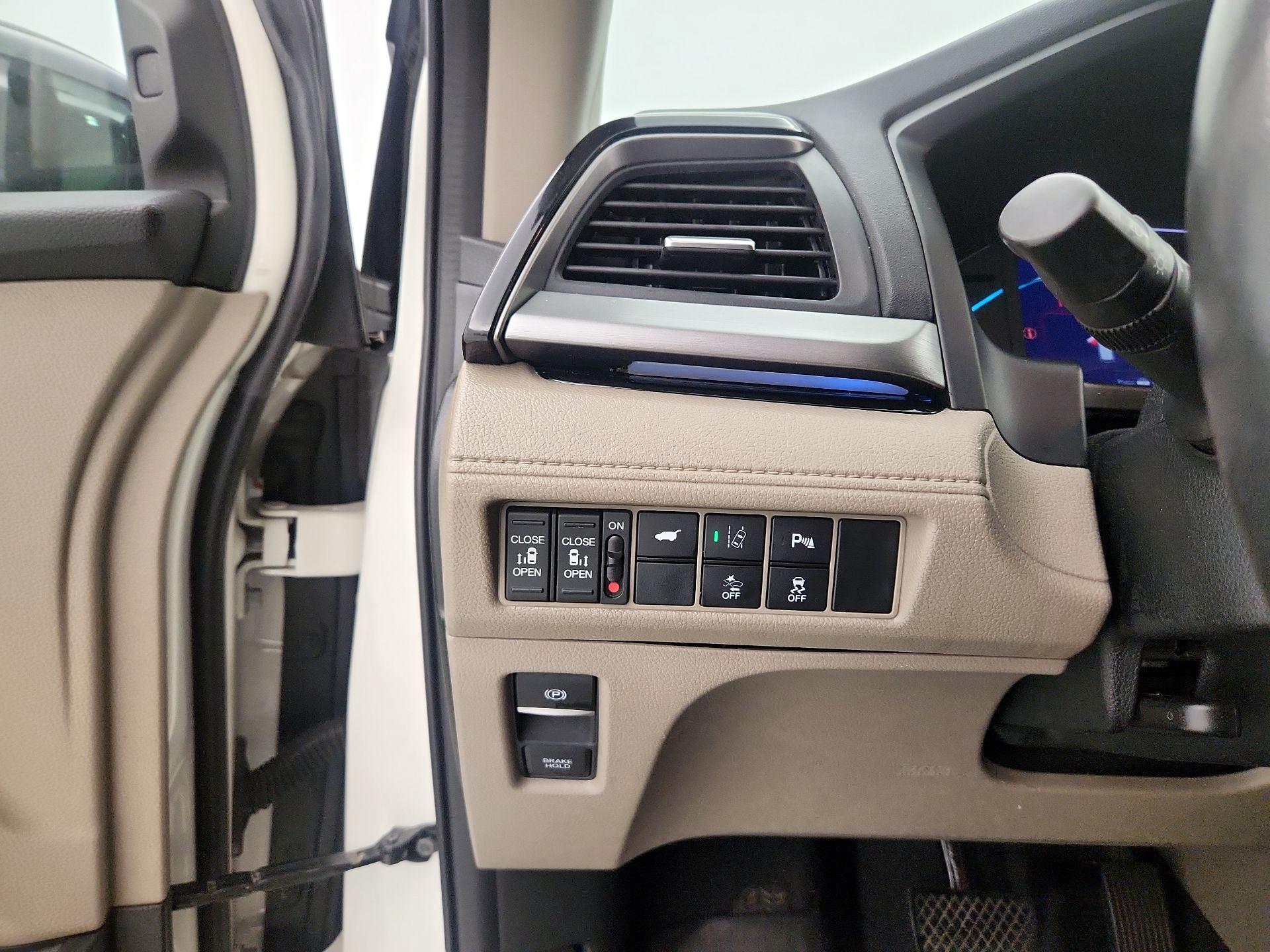 Thumbnail: 2018 Honda Odyssey - 13