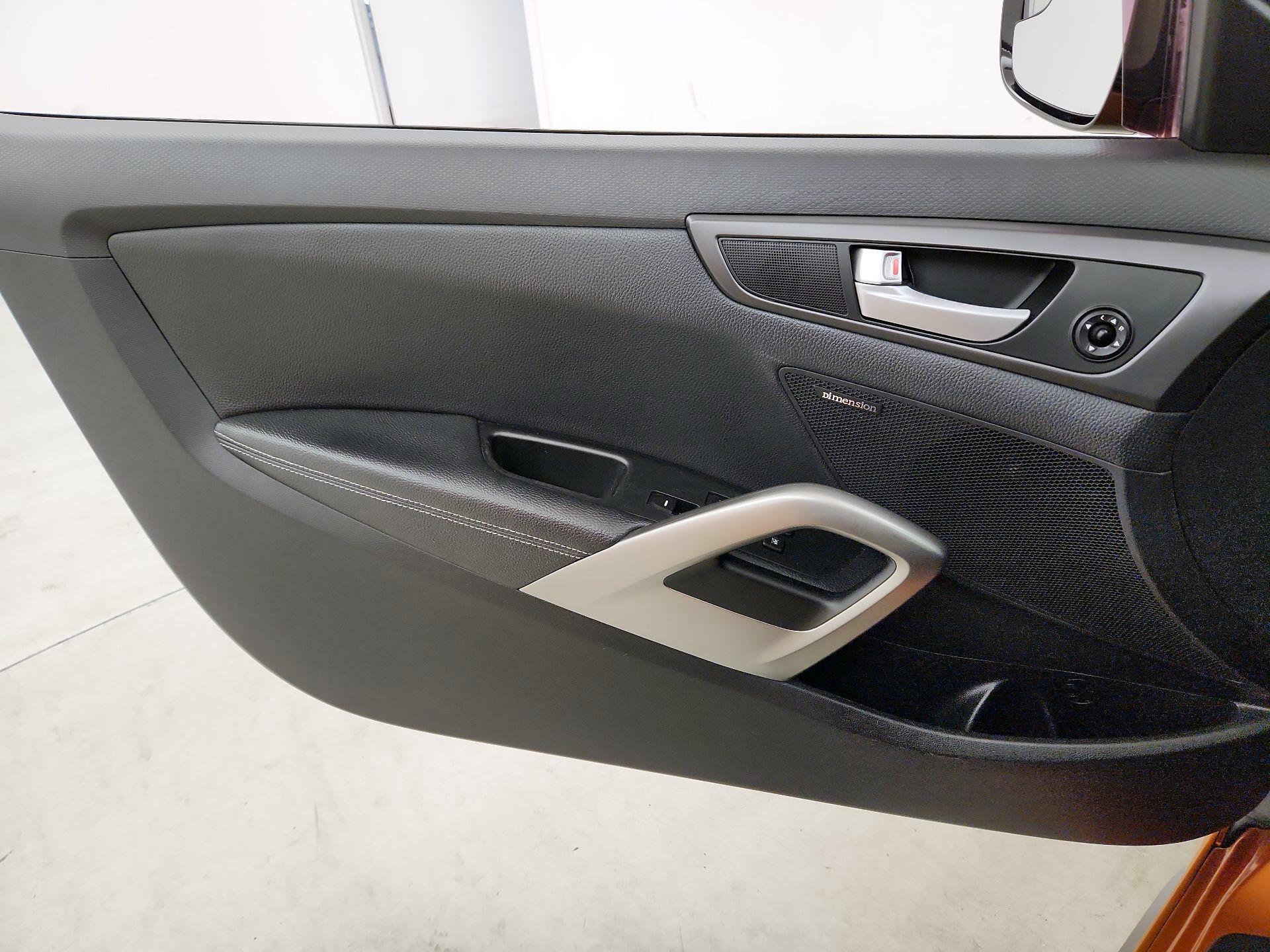 Thumbnail: 2016 Hyundai Veloster - 12