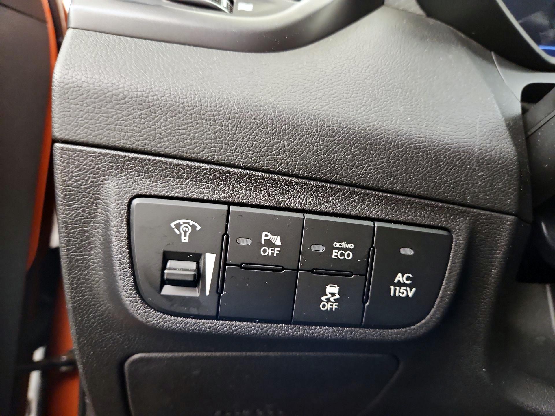 Thumbnail: 2016 Hyundai Veloster - 13