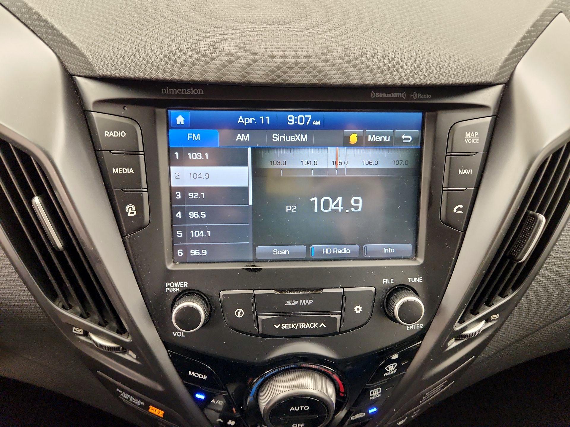 Thumbnail: 2016 Hyundai Veloster - 16