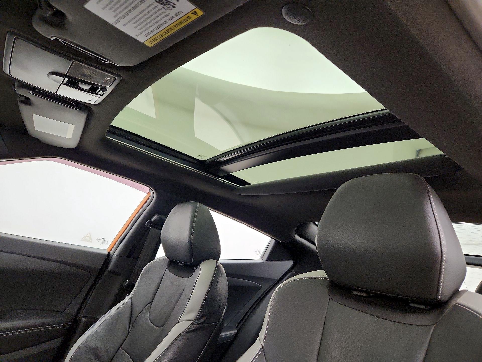 Thumbnail: 2016 Hyundai Veloster - 20