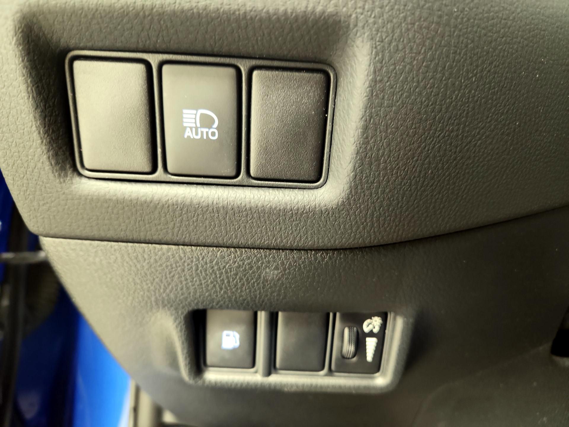 Thumbnail: 2020 Toyota C-HR - 13