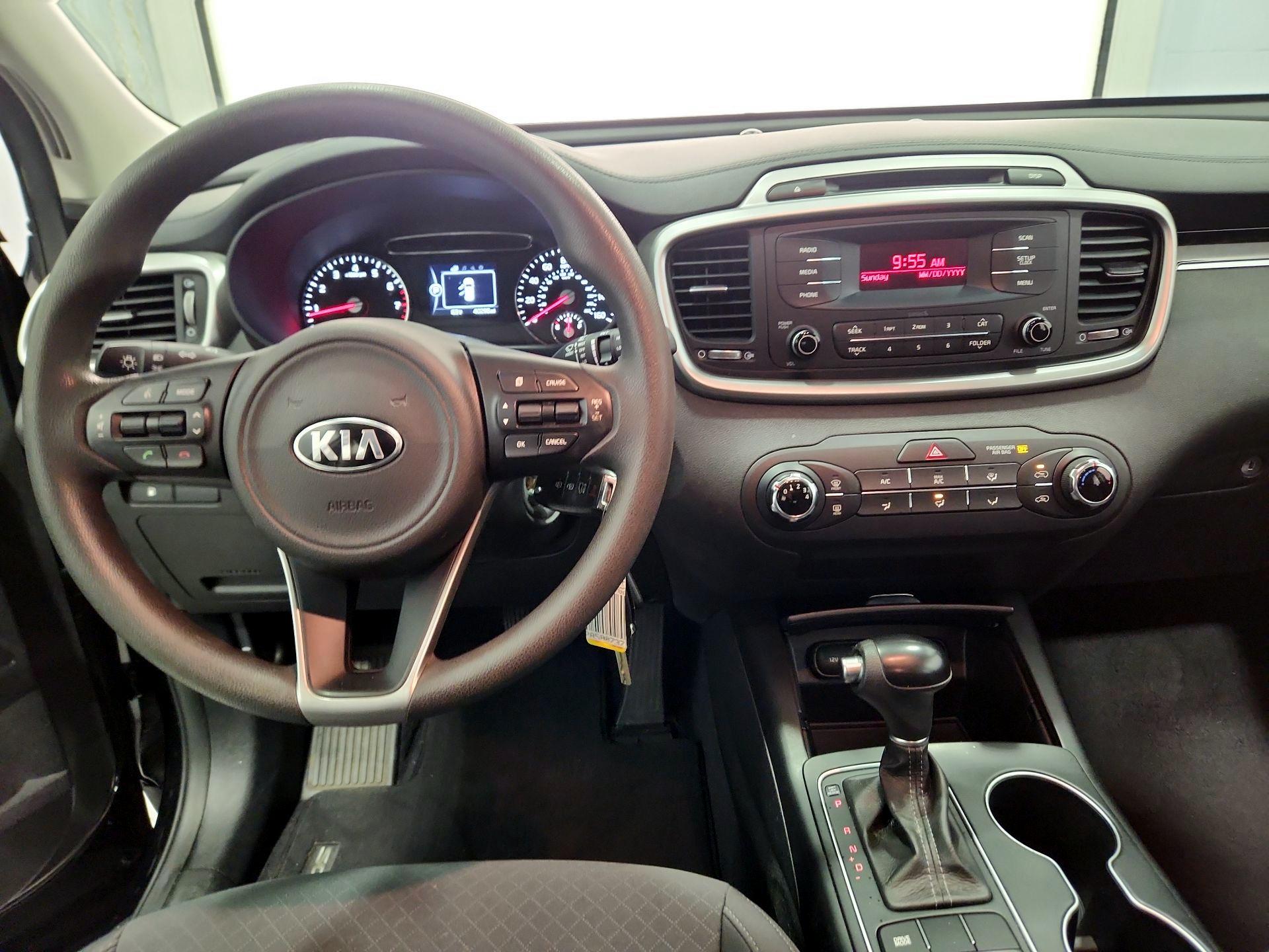Thumbnail: 2017 Kia Sorento - 9