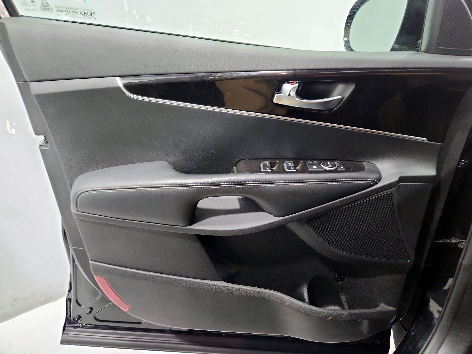 Thumbnail: 2017 Kia Sorento - 12