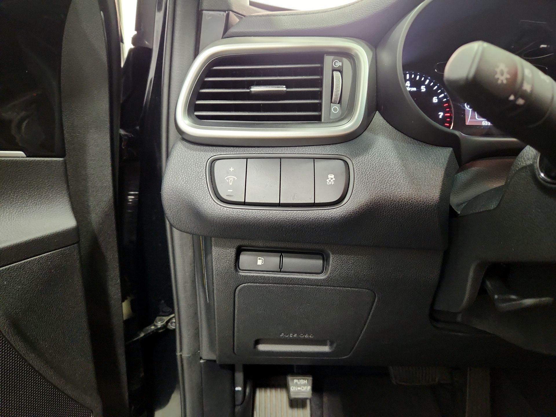 Thumbnail: 2017 Kia Sorento - 13