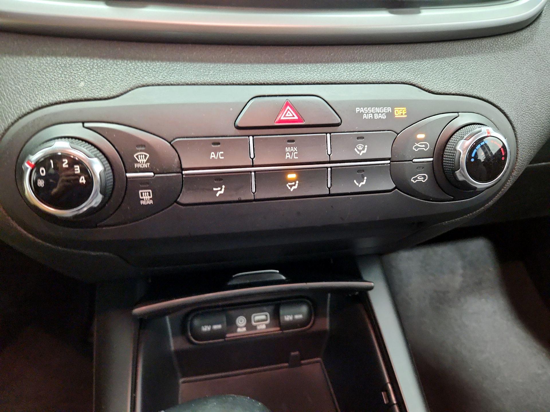 Thumbnail: 2017 Kia Sorento - 15