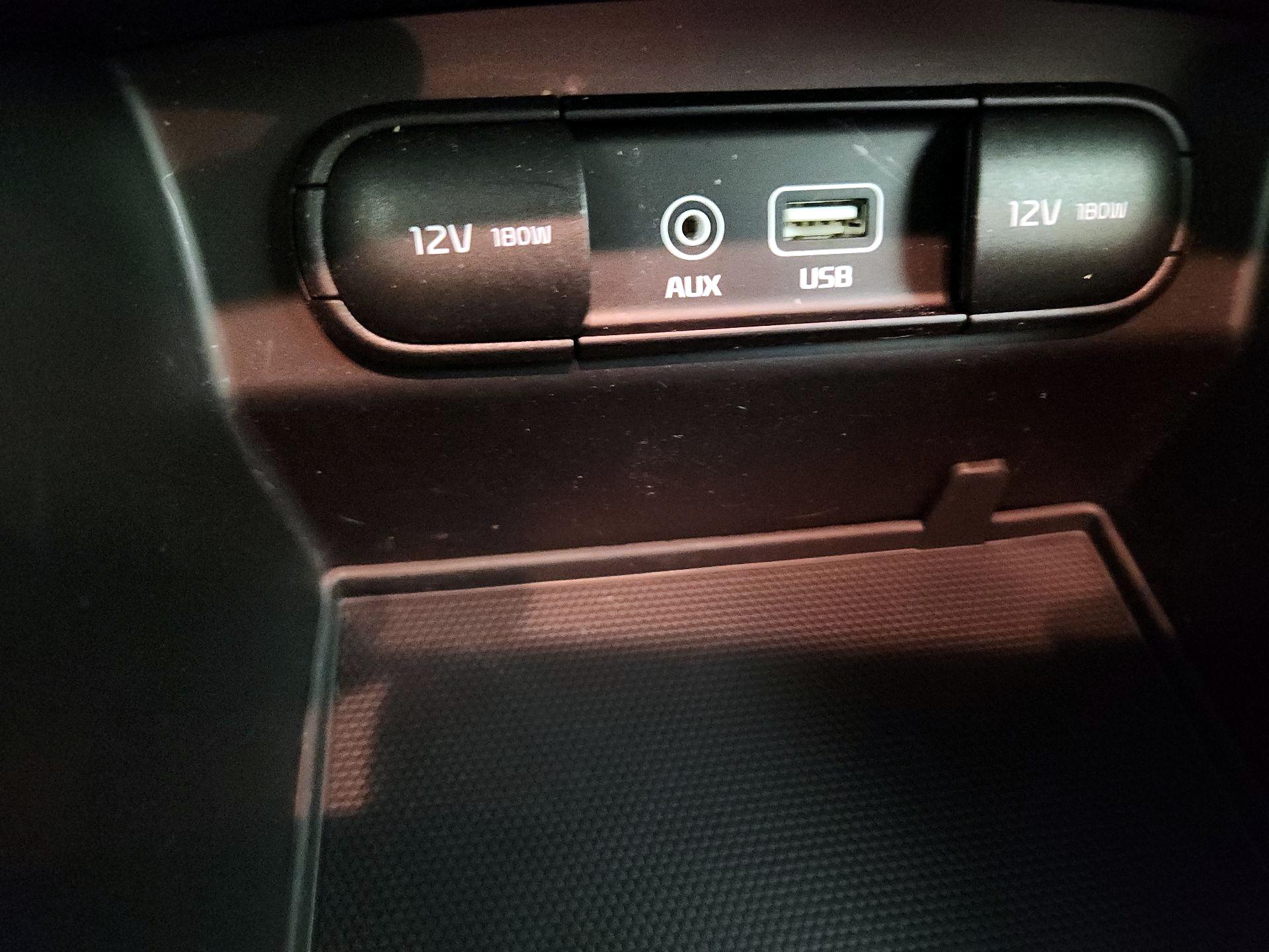 Thumbnail: 2017 Kia Sorento - 17