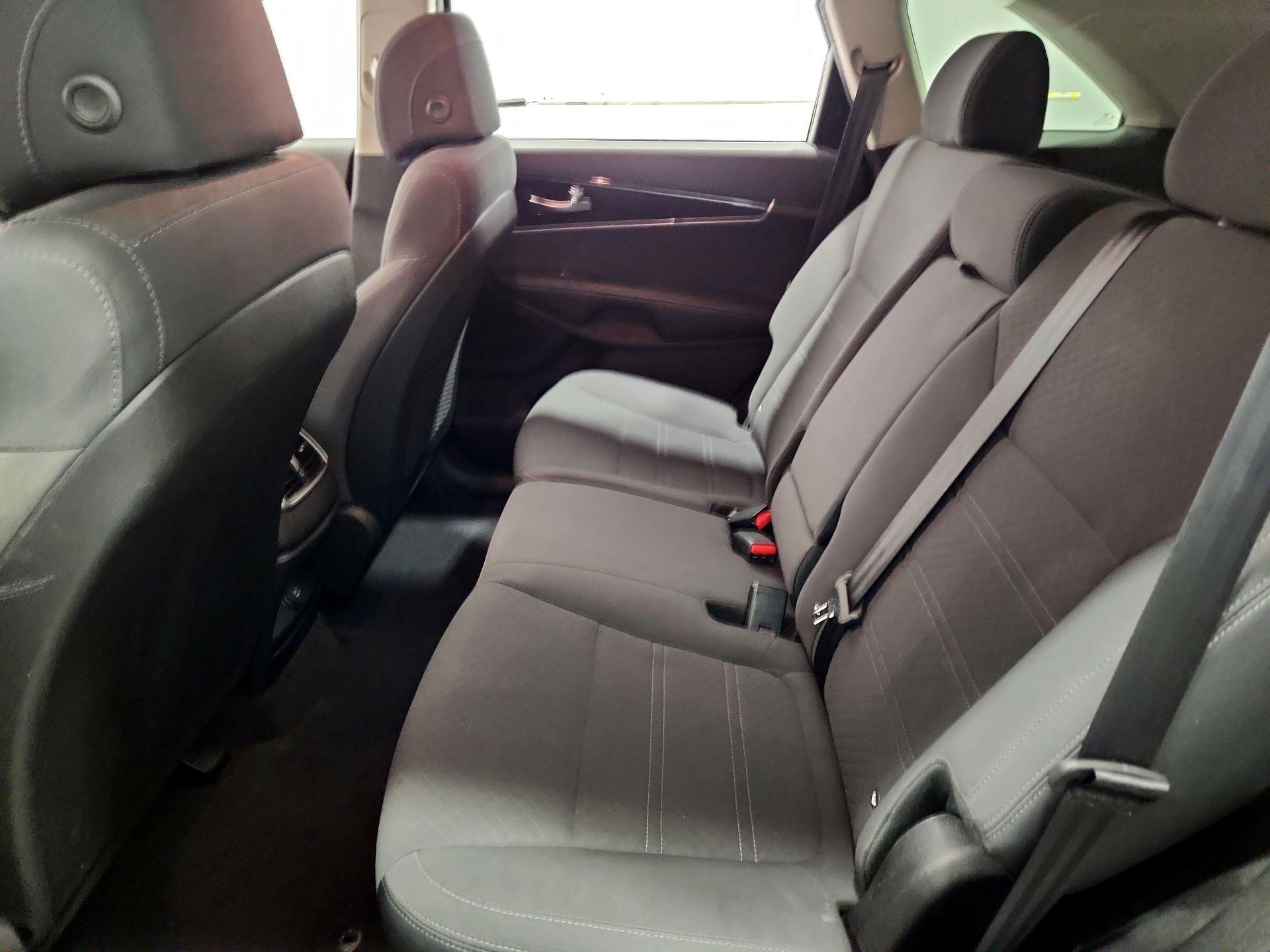 Thumbnail: 2017 Kia Sorento - 18