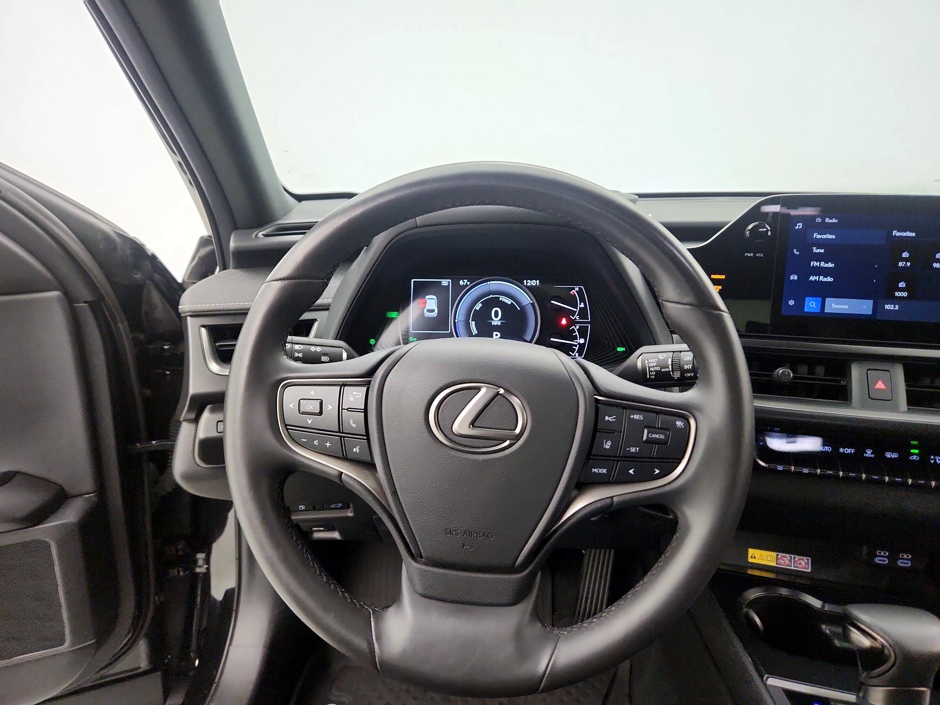 Thumbnail: 2023 Lexus UX - 10