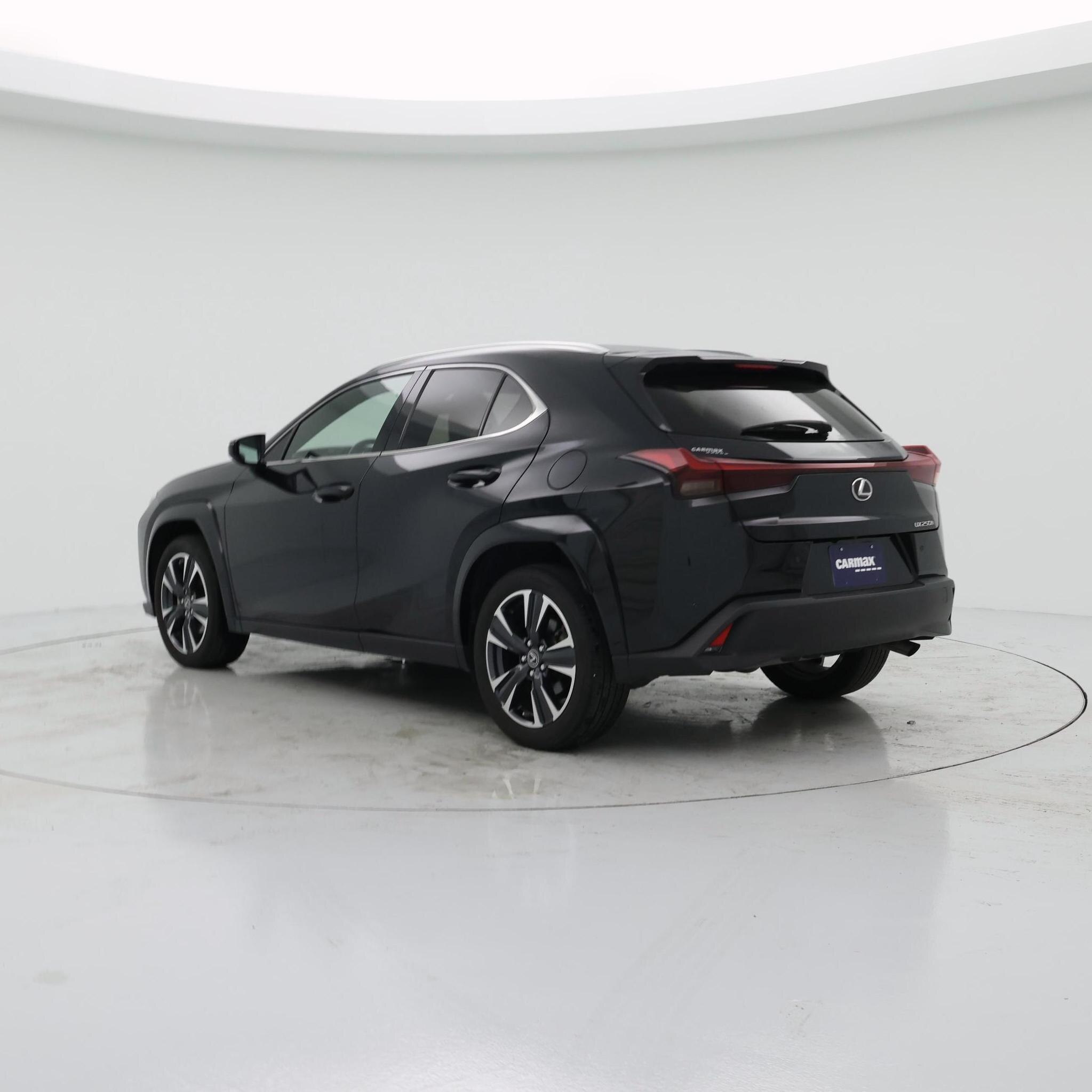 Thumbnail: 2023 Lexus UX - 2