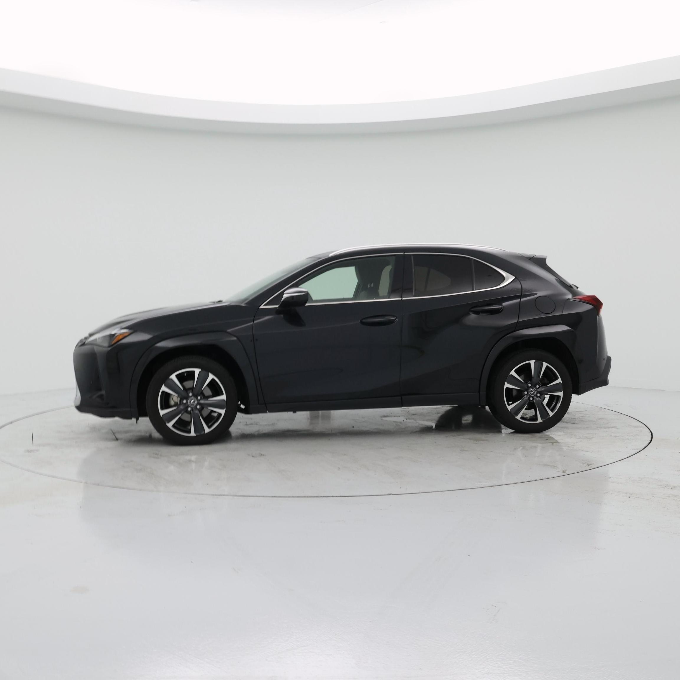 Thumbnail: 2023 Lexus UX - 3