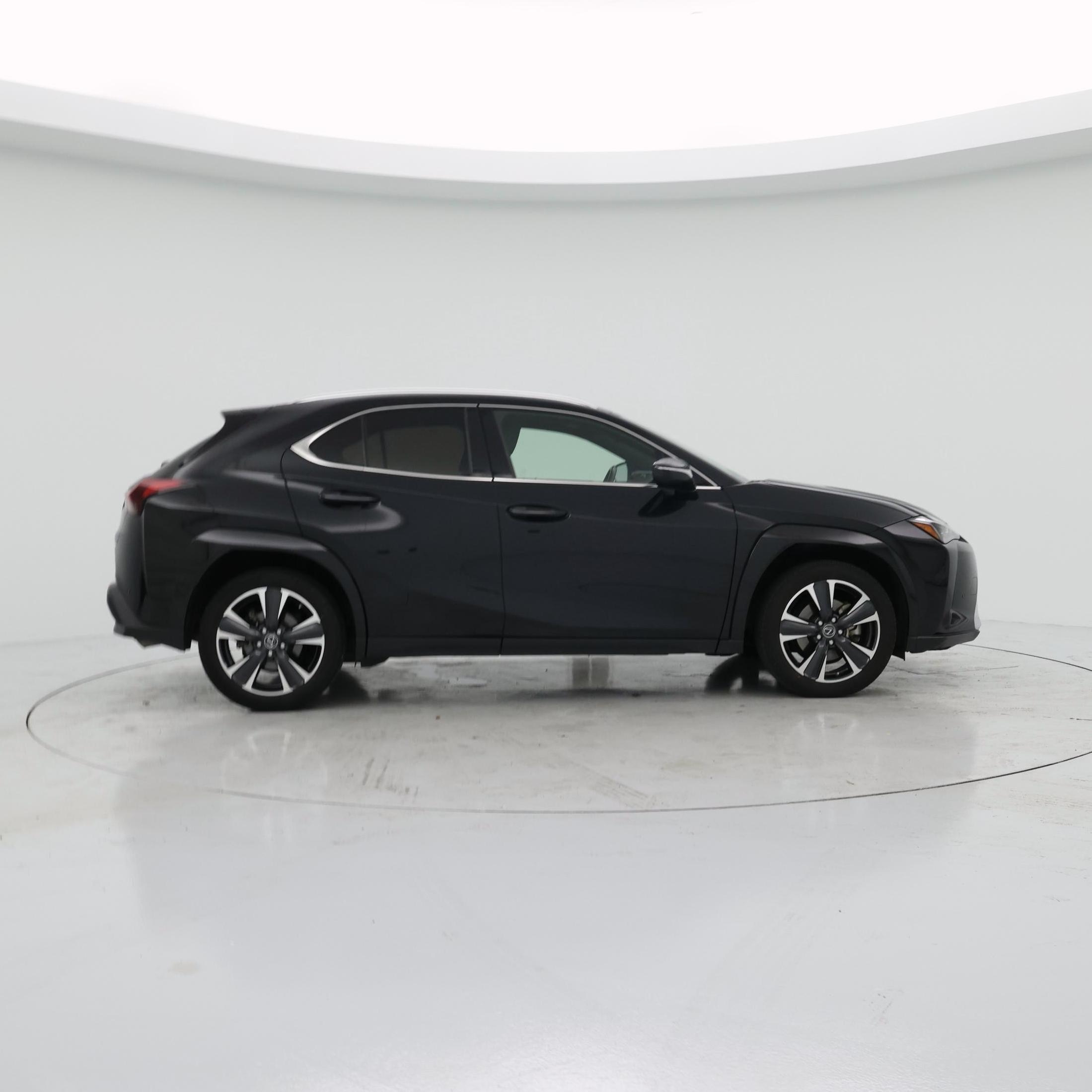 Thumbnail: 2023 Lexus UX - 7
