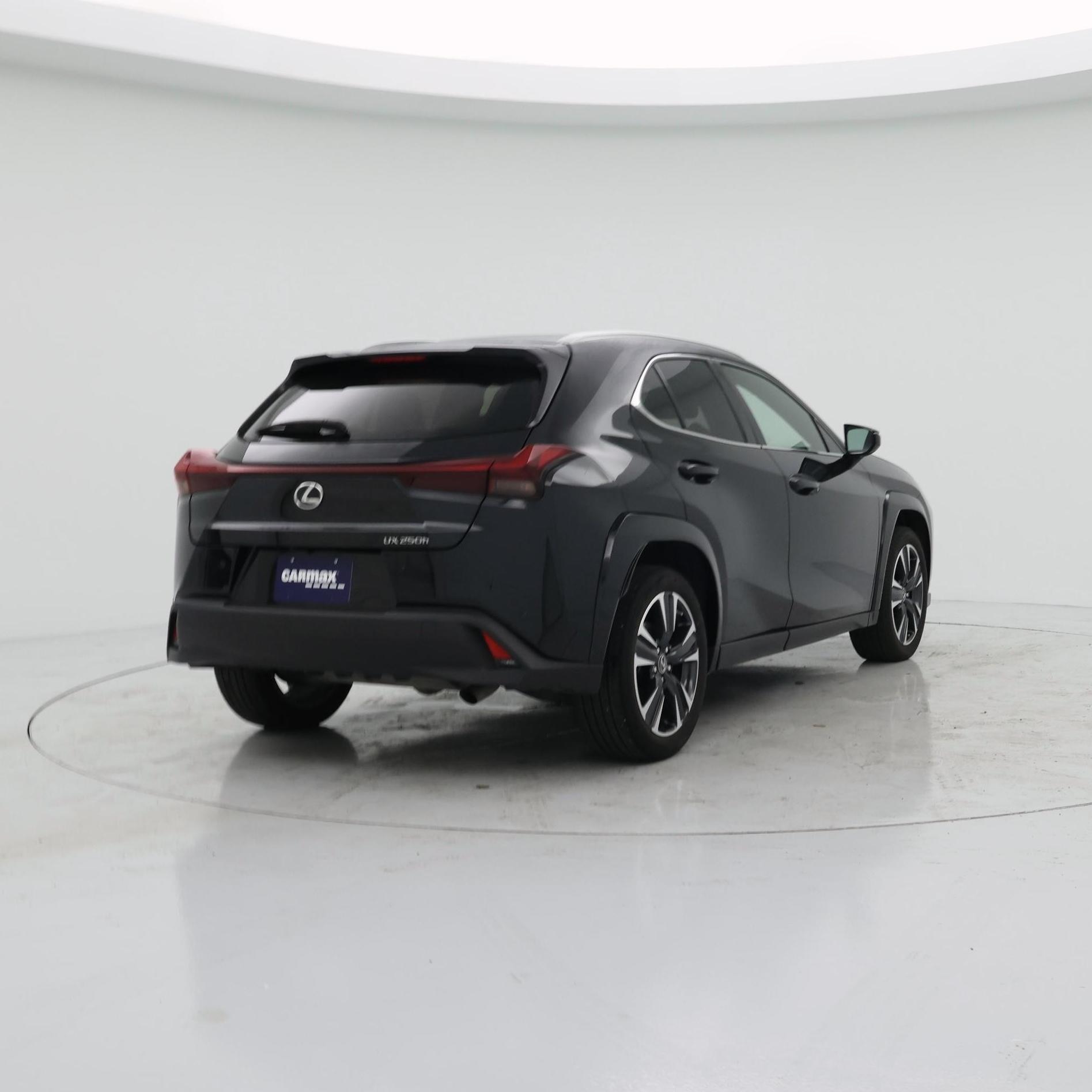 Thumbnail: 2023 Lexus UX - 8