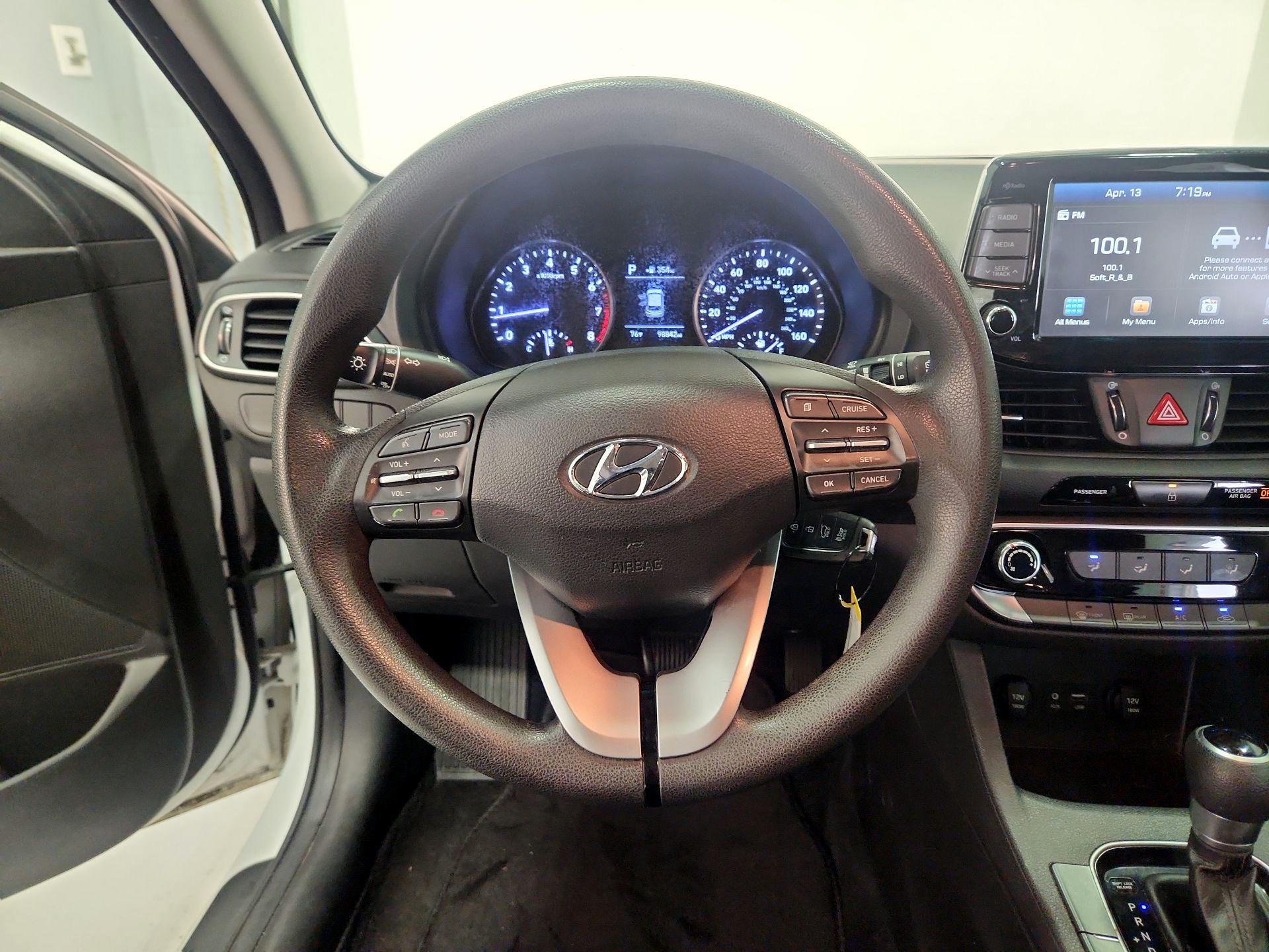 Thumbnail: 2019 Hyundai Elantra - 10