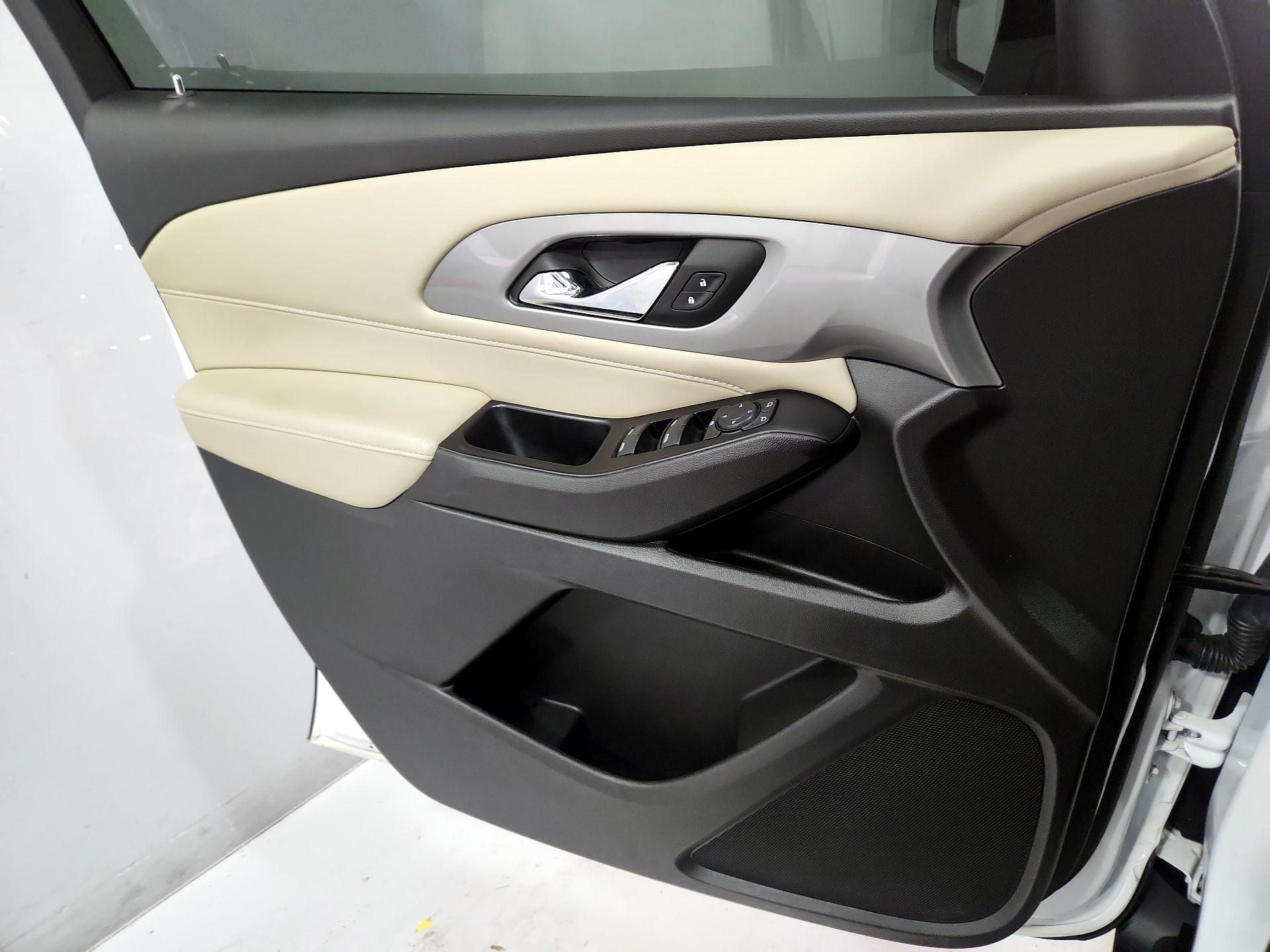 Thumbnail: 2023 Chevrolet Traverse - 12