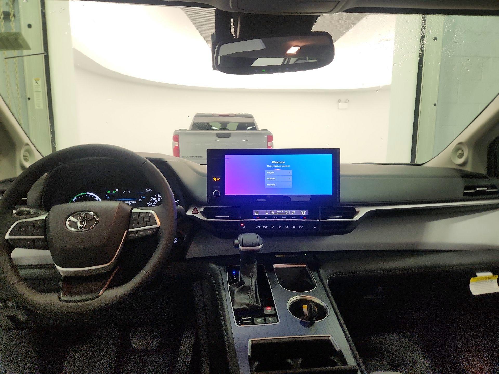 Thumbnail: 2025 Toyota Sienna - 9