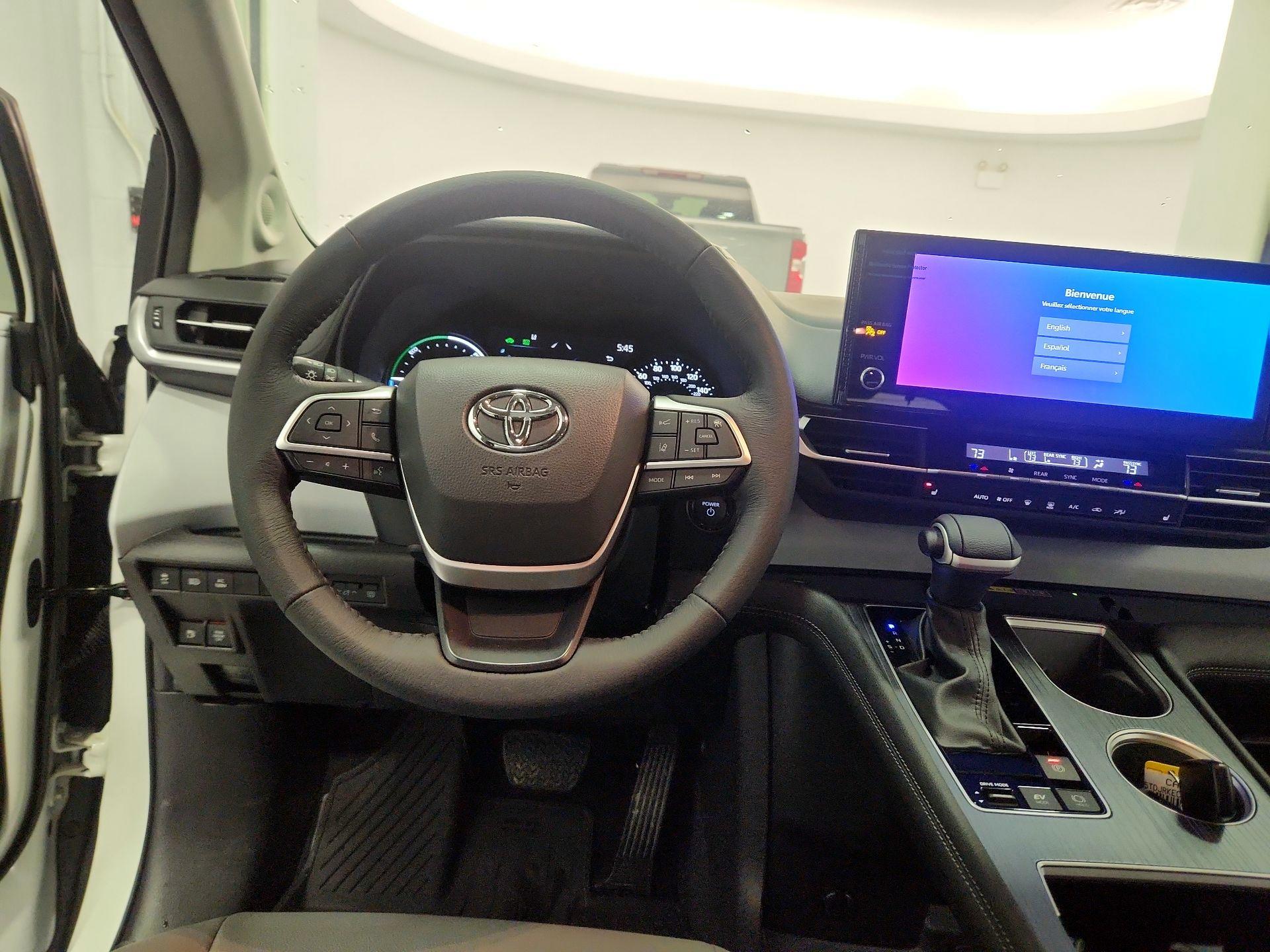 Thumbnail: 2025 Toyota Sienna - 10