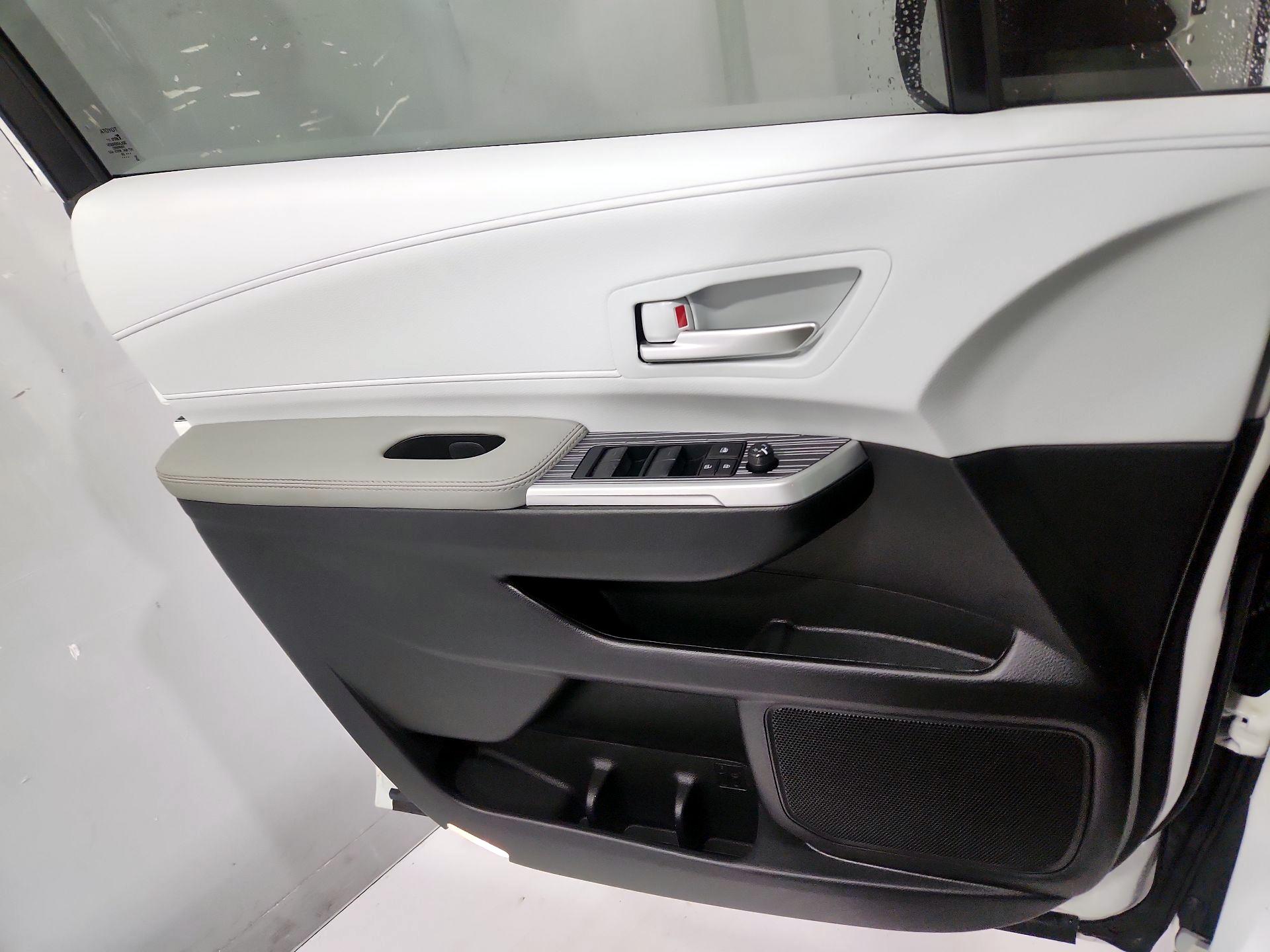 Thumbnail: 2025 Toyota Sienna - 12