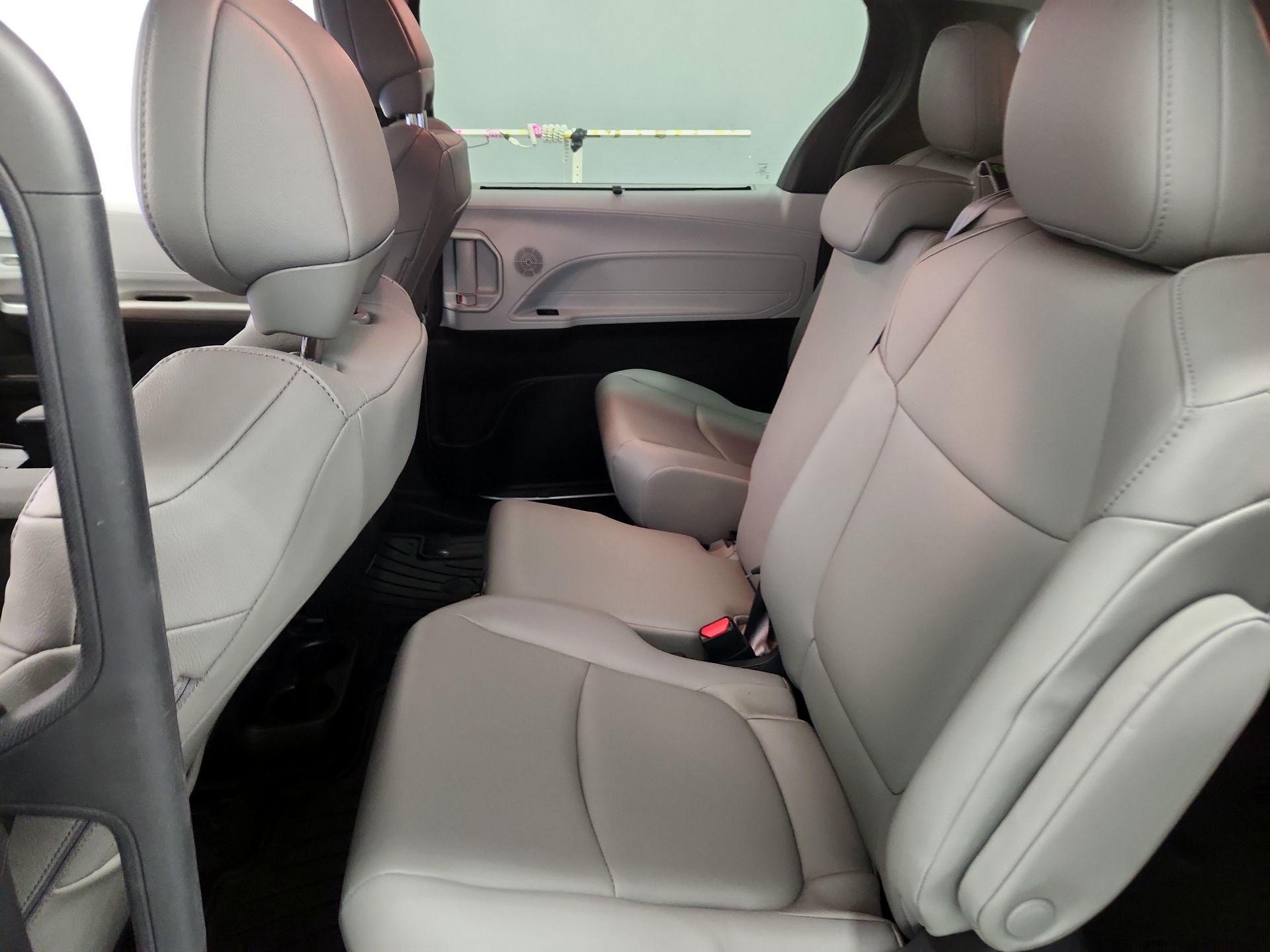 Thumbnail: 2025 Toyota Sienna - 19