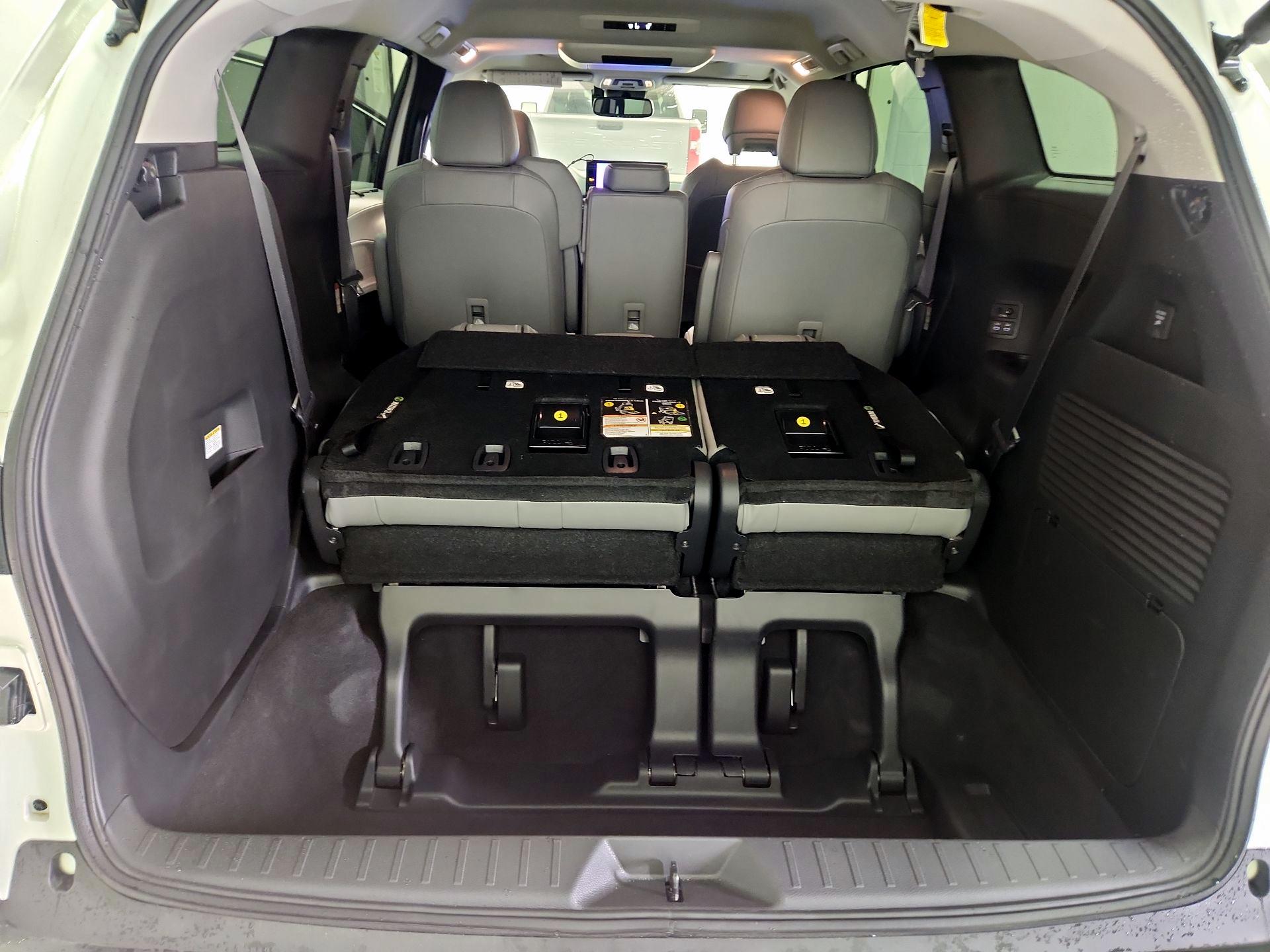 Thumbnail: 2025 Toyota Sienna - 20