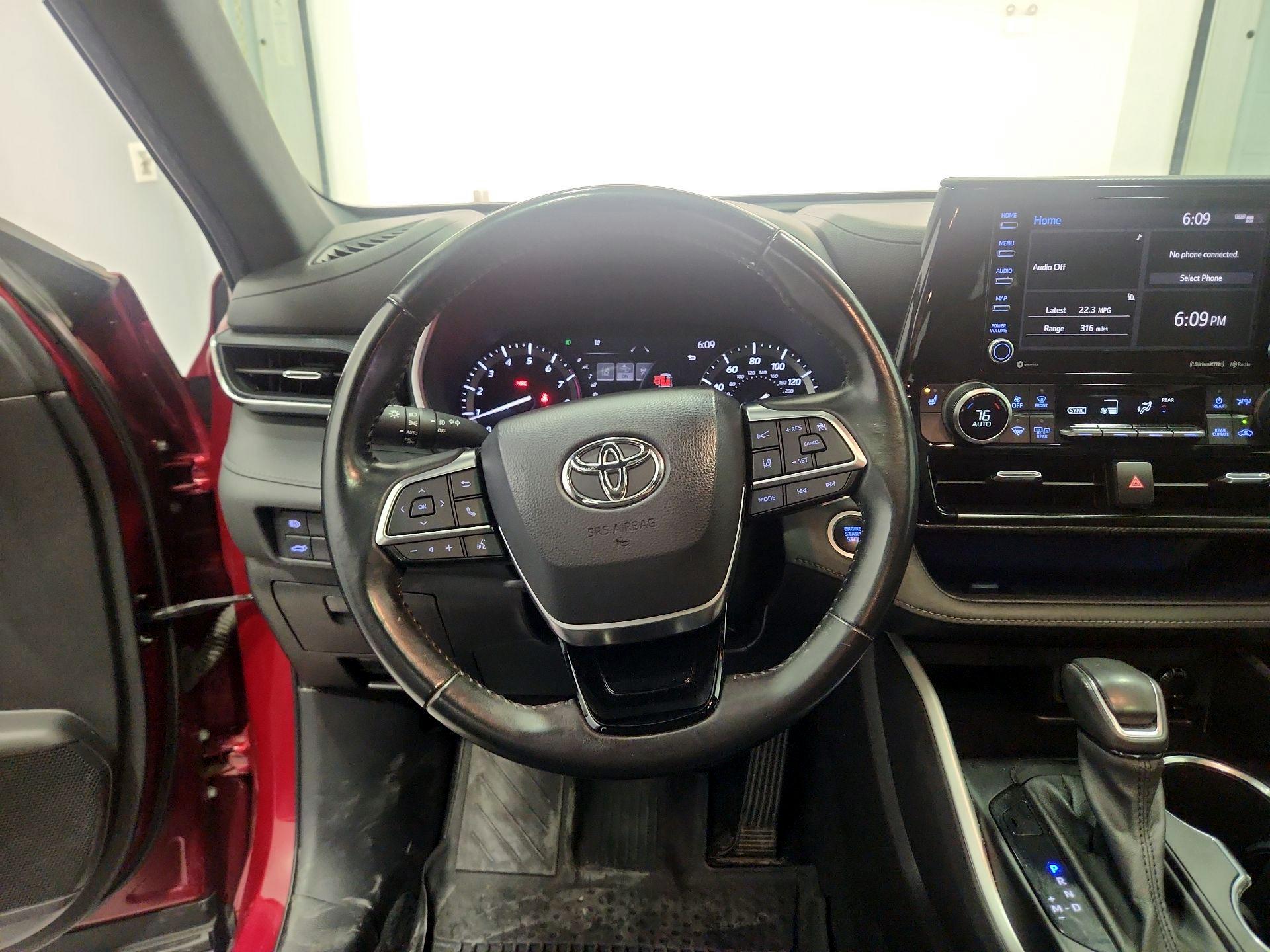 Thumbnail: 2021 Toyota Highlander - 10