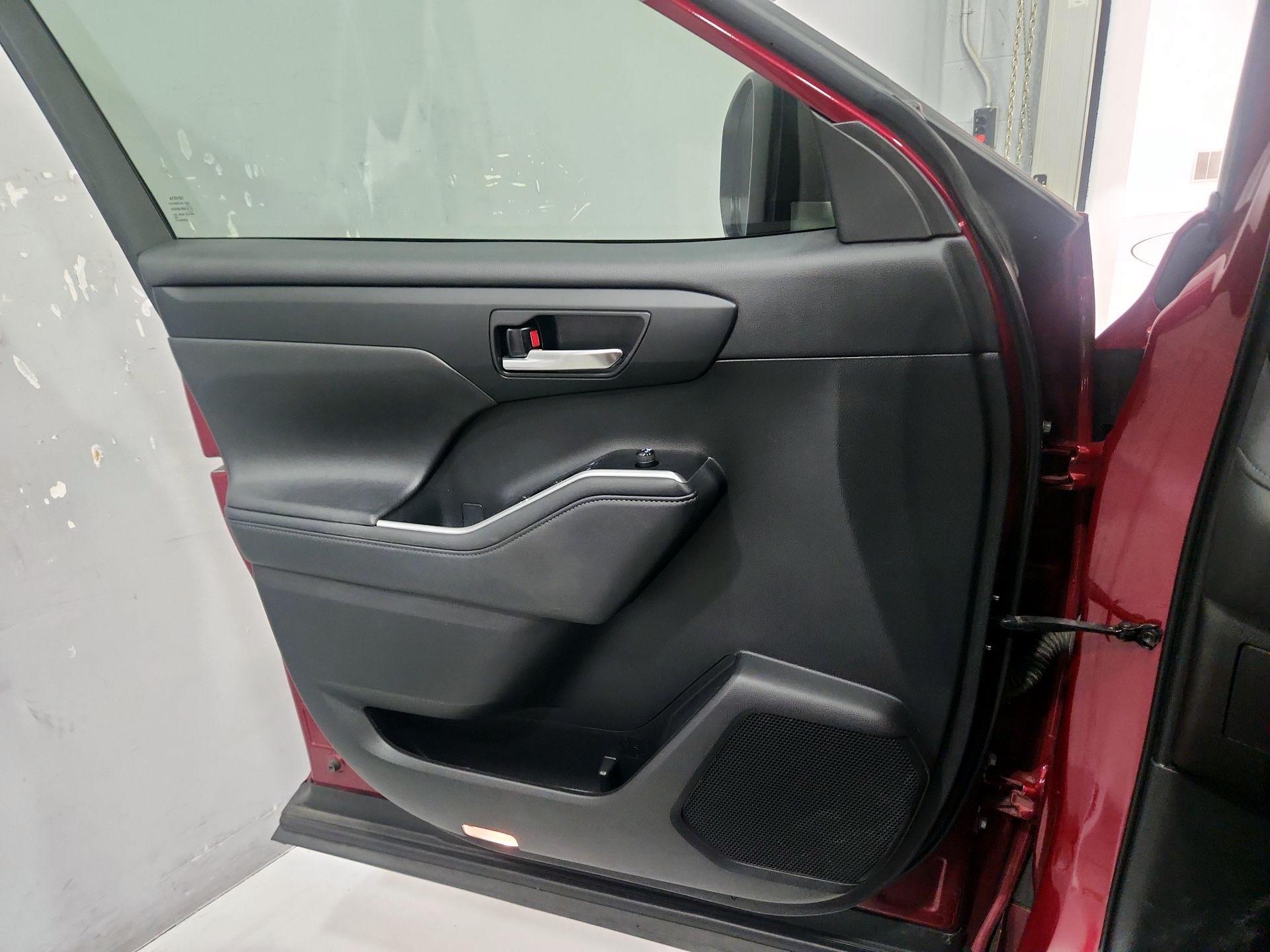 Thumbnail: 2021 Toyota Highlander - 12