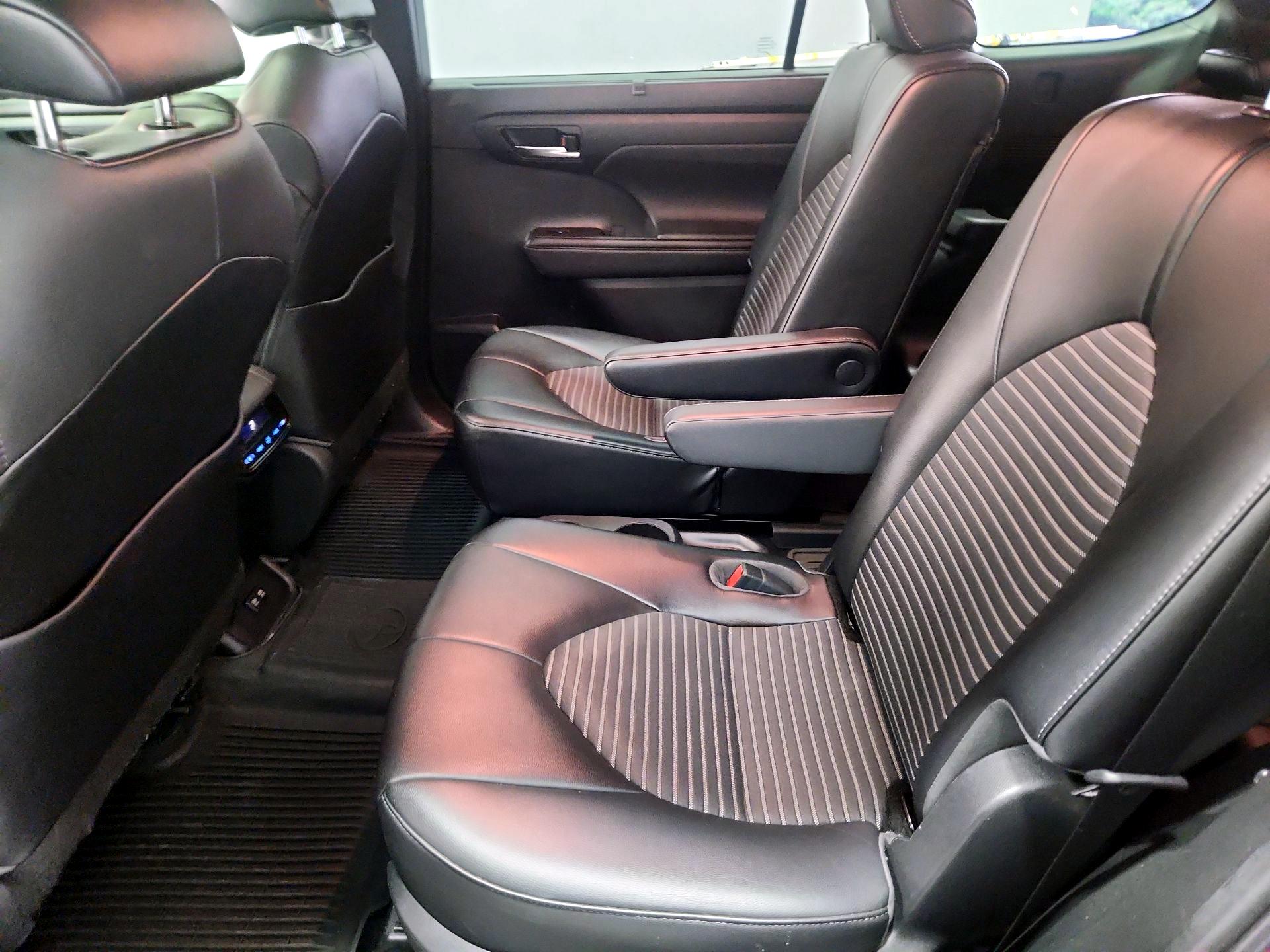 Thumbnail: 2021 Toyota Highlander - 20