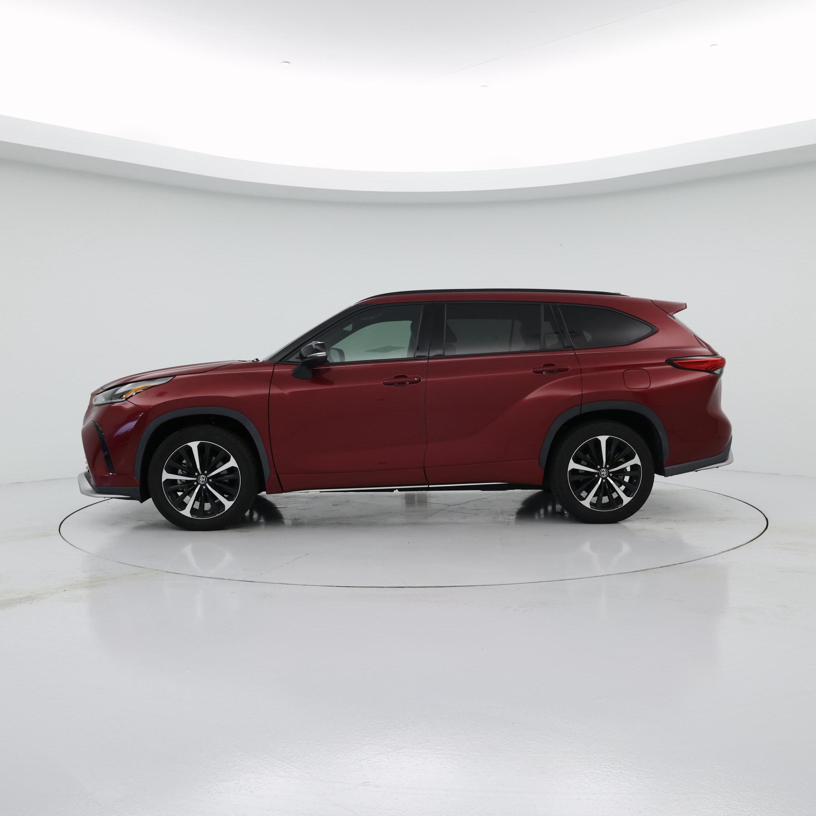 Thumbnail: 2021 Toyota Highlander - 3