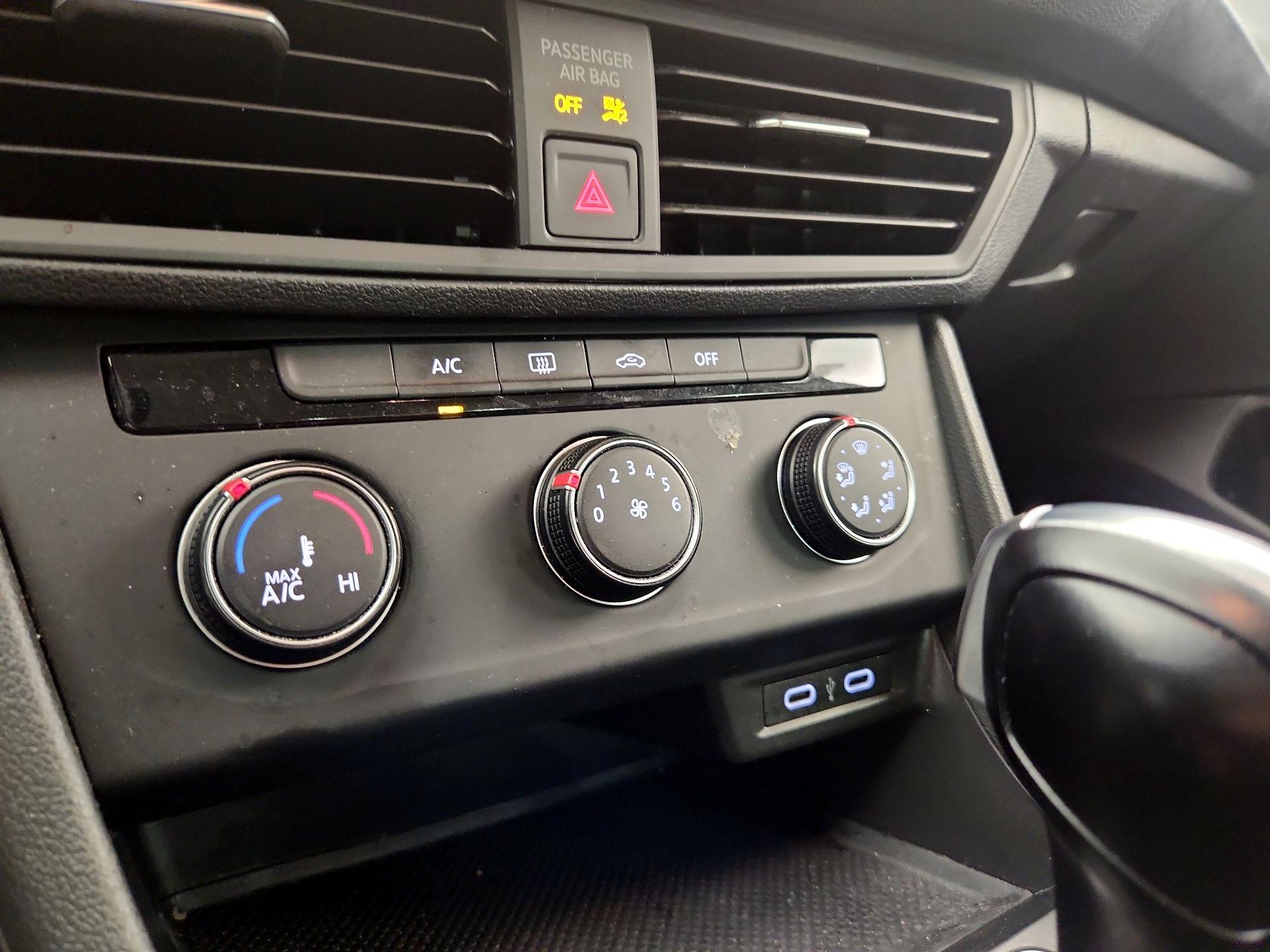 Thumbnail: 2021 Volkswagen Jetta - 16