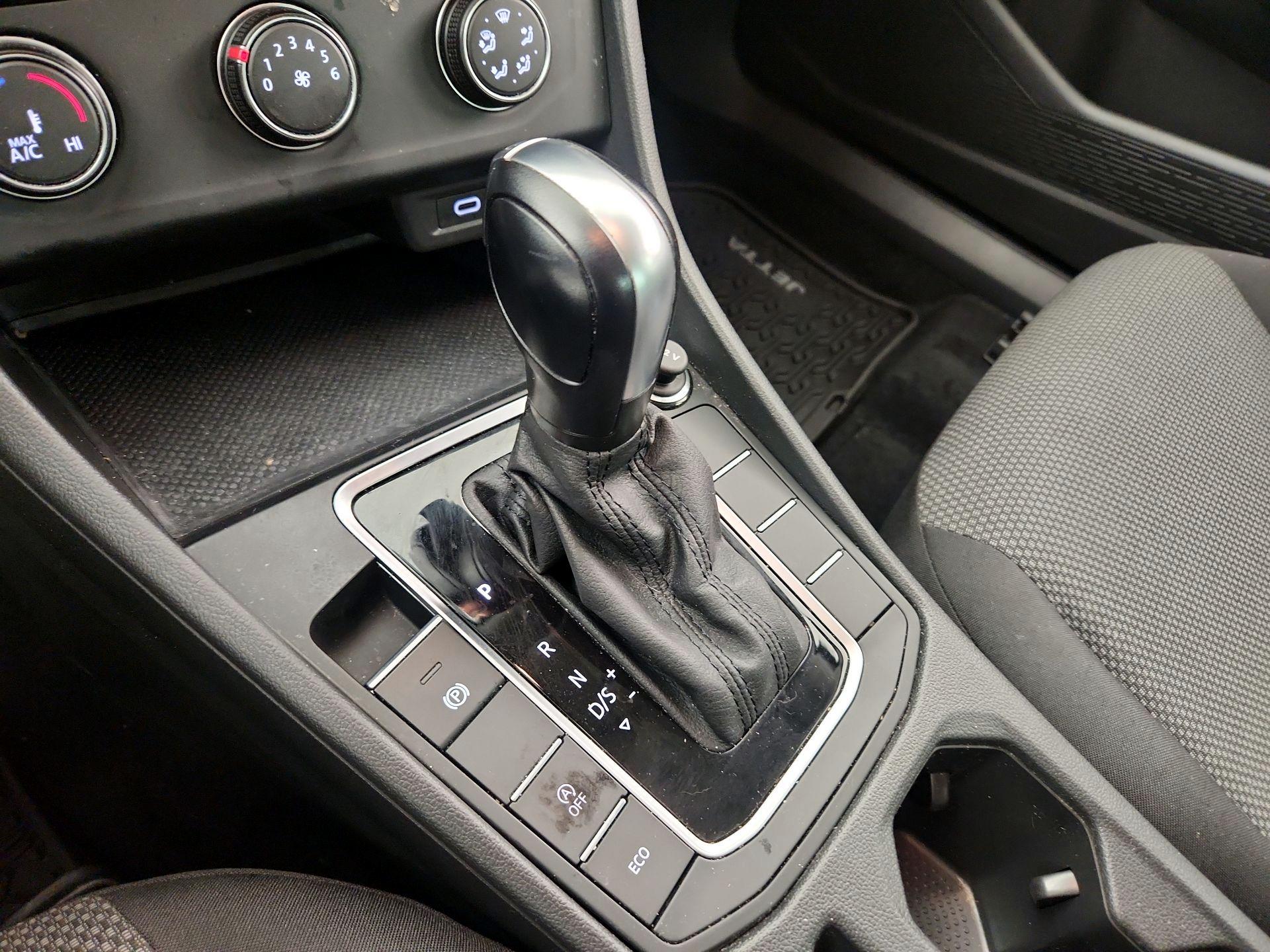 Thumbnail: 2021 Volkswagen Jetta - 17