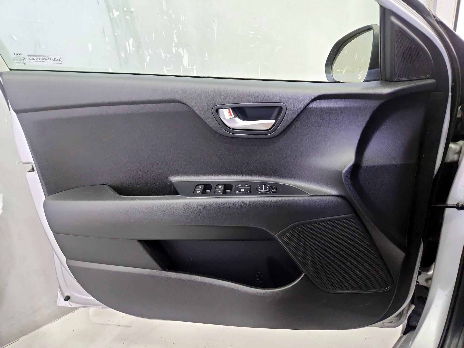 Thumbnail: 2023 Kia Rio - 12