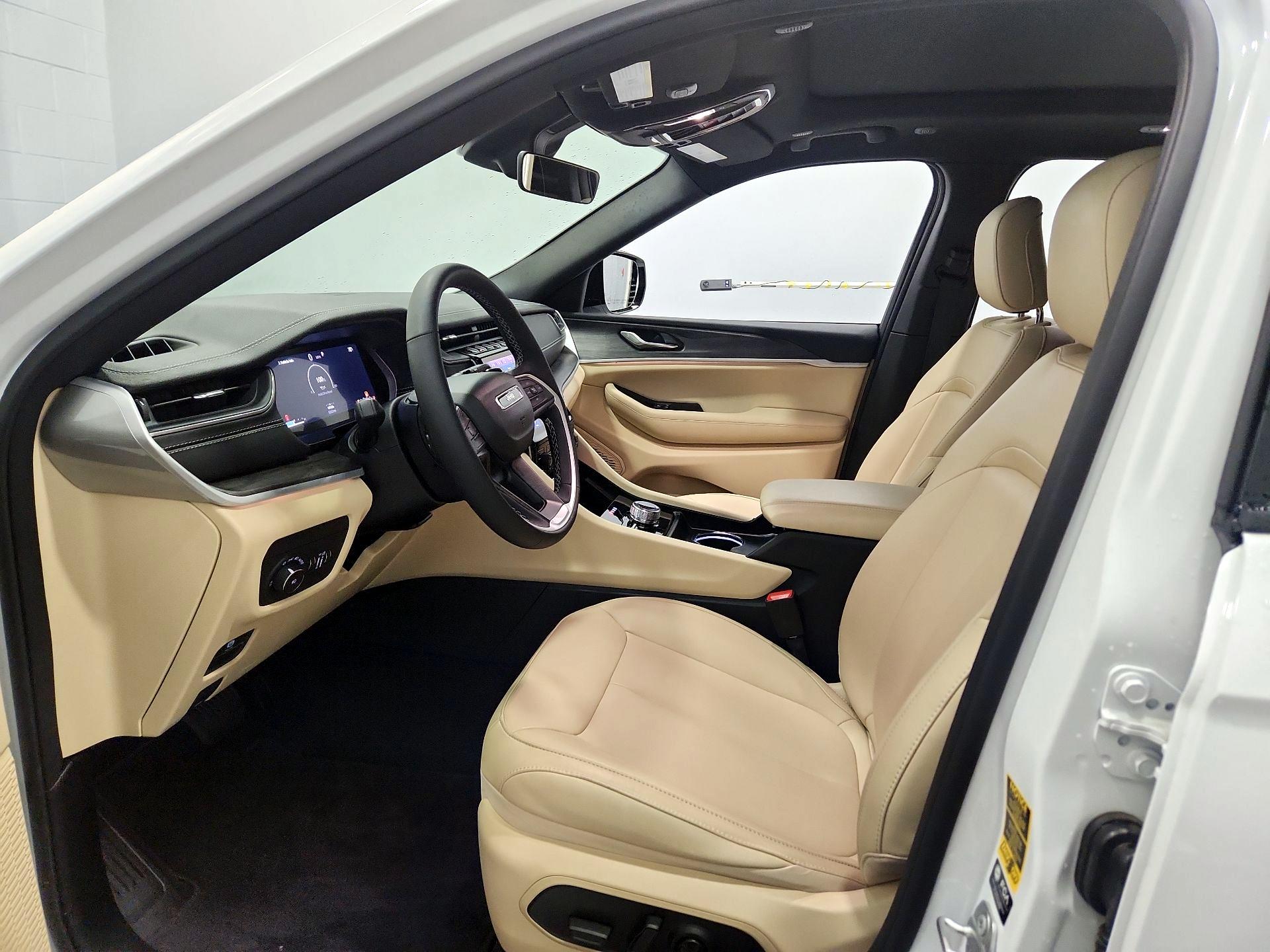 Thumbnail: 2025 Jeep Grand Cherokee - 11