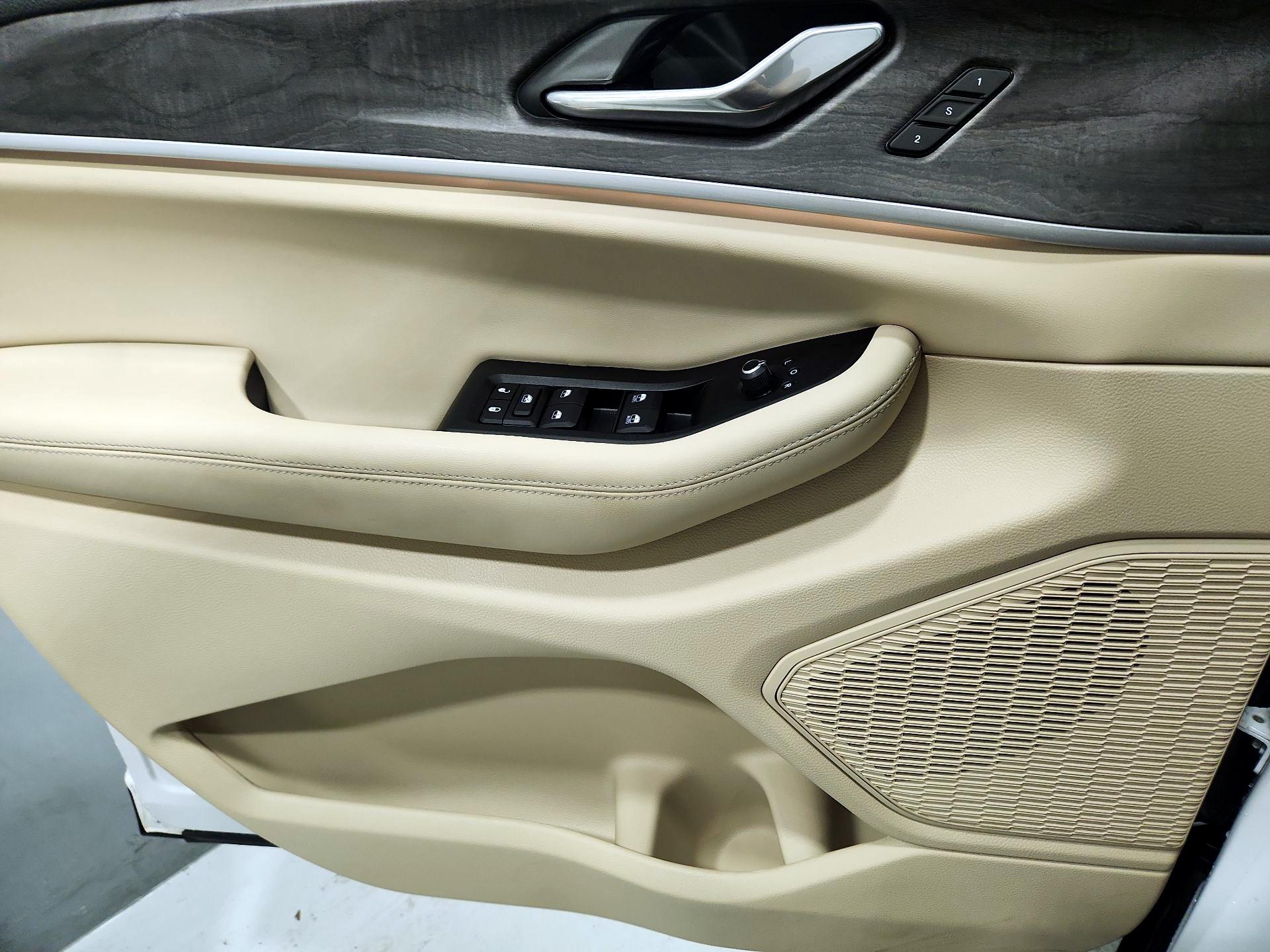 Thumbnail: 2025 Jeep Grand Cherokee - 12