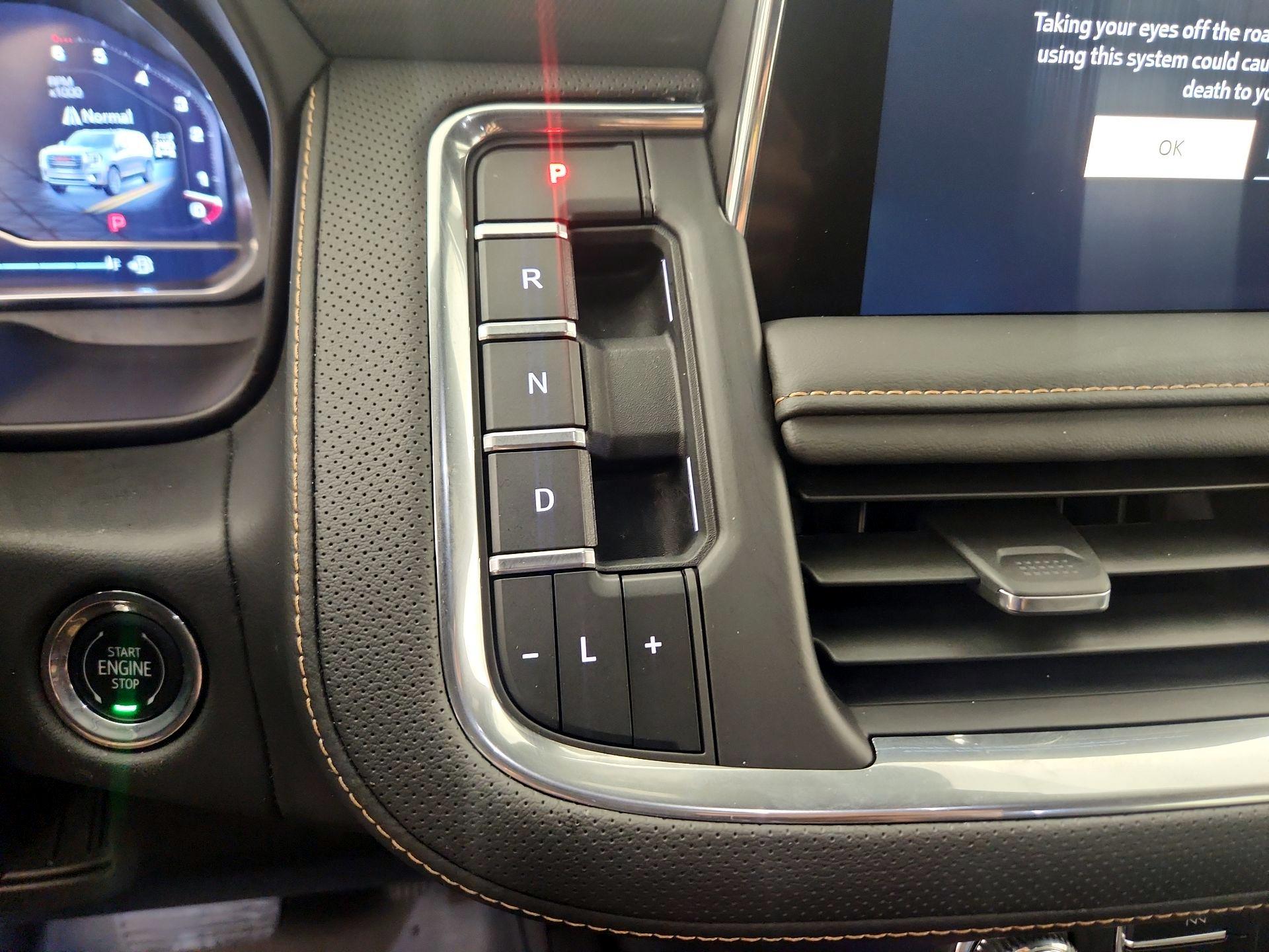 Thumbnail: 2023 GMC Yukon XL - 17