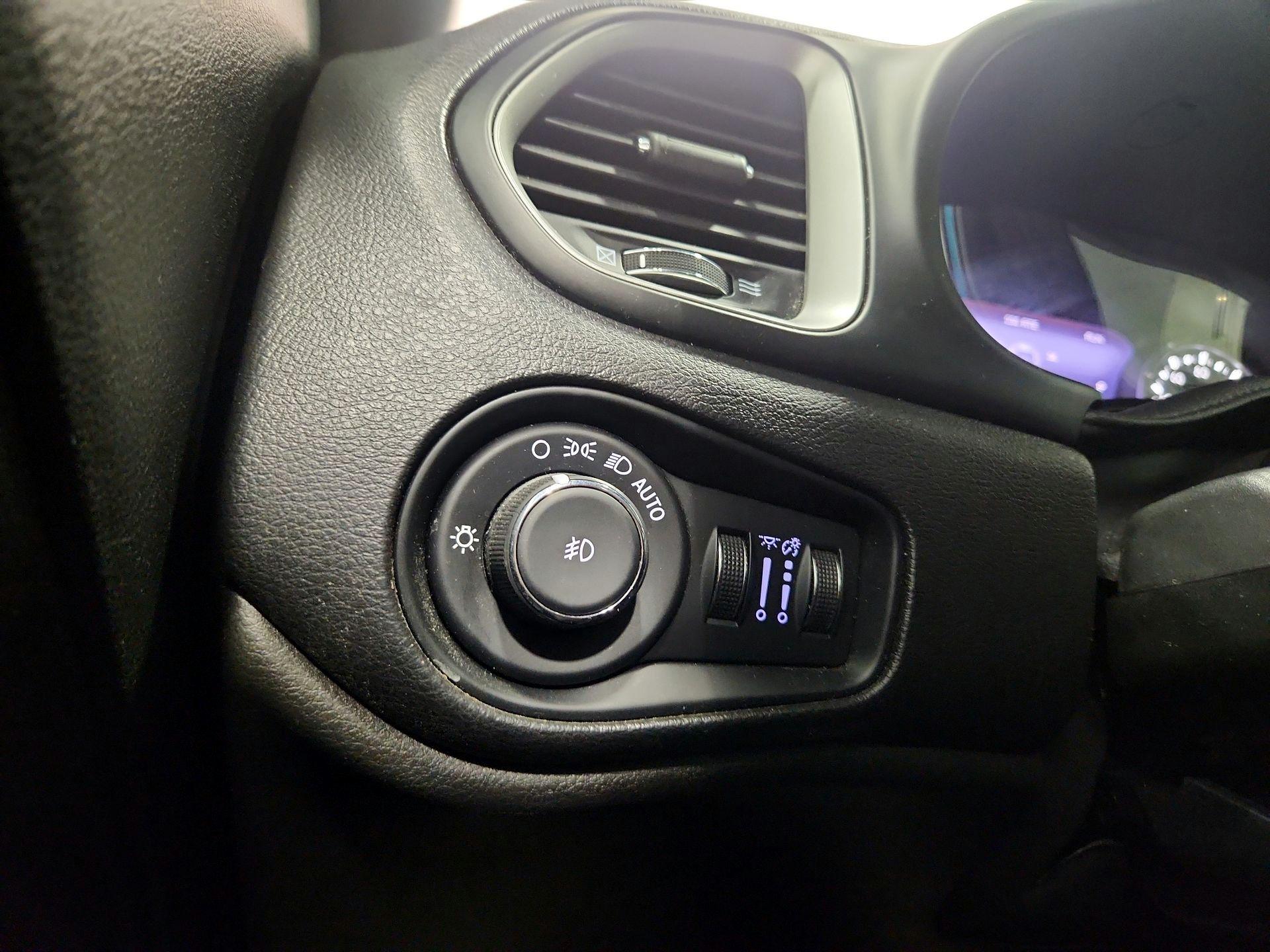 Thumbnail: 2021 Jeep Renegade - 13