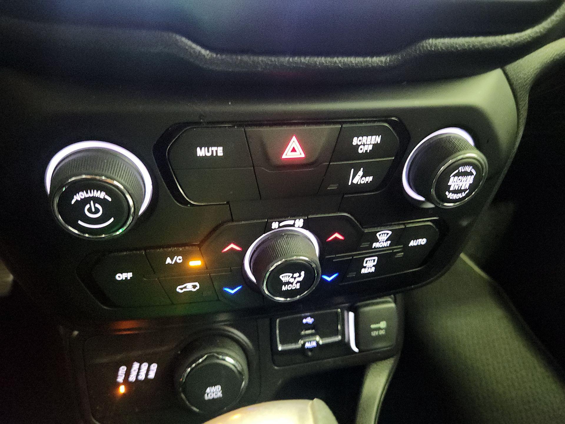 Thumbnail: 2021 Jeep Renegade - 16