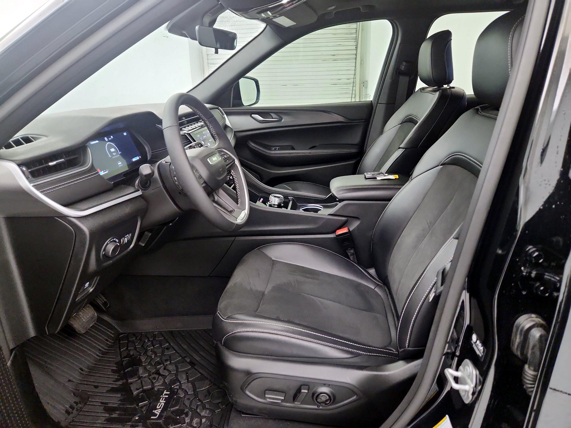 Thumbnail: 2025 Jeep Grand Cherokee - 9